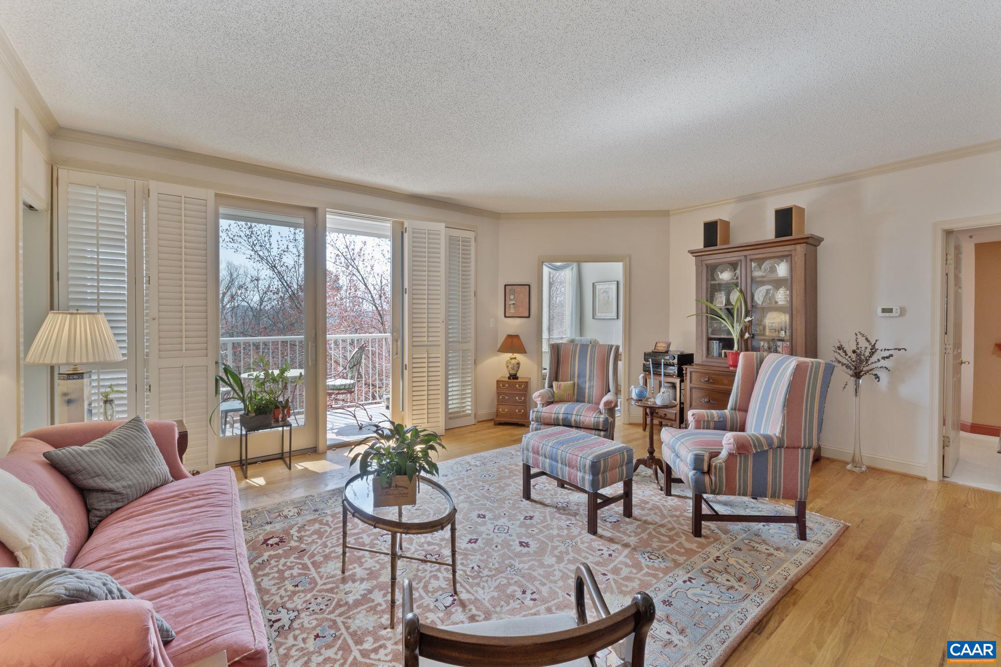 500 CRESTWOOD DR Unit: 2207
