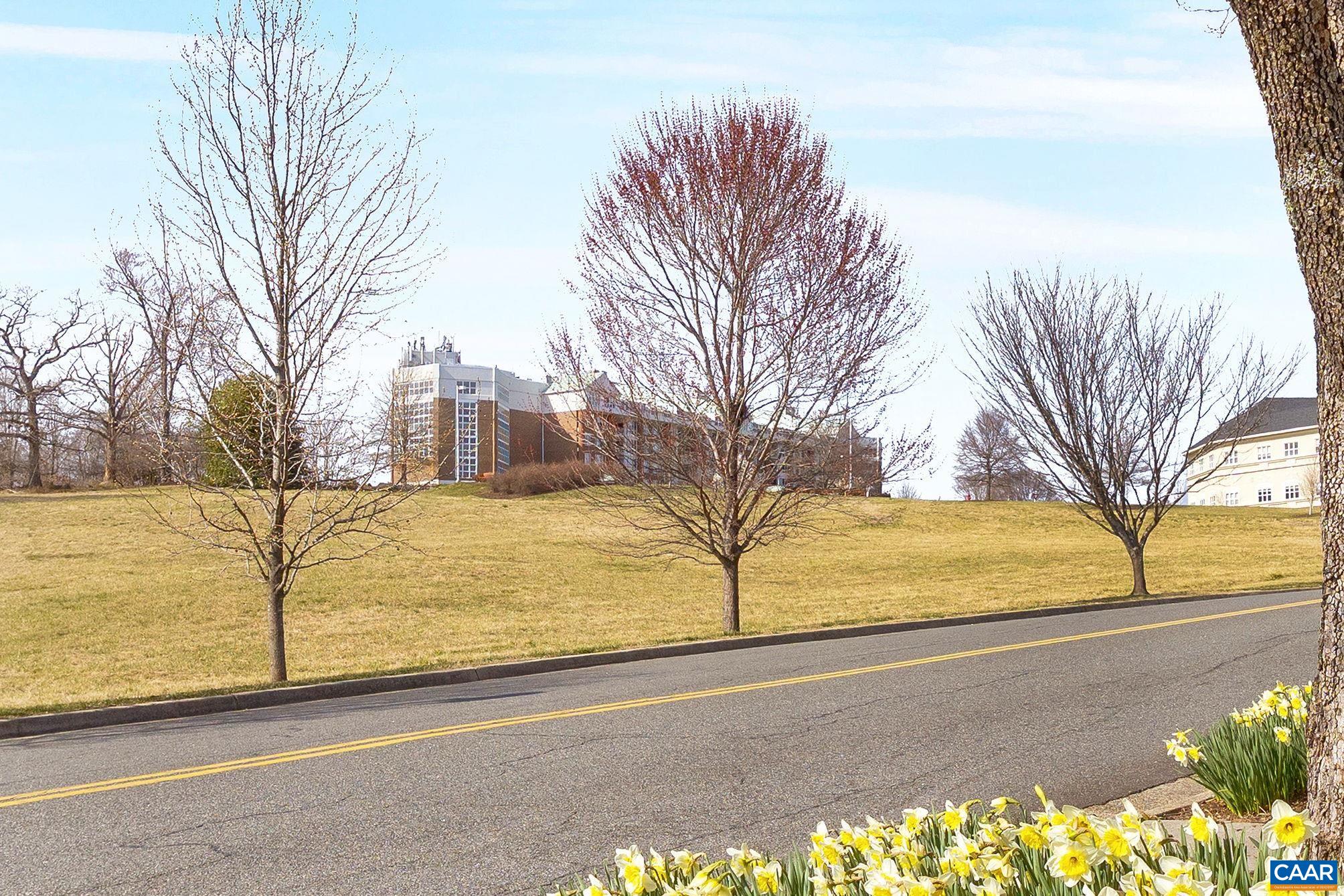 500 CRESTWOOD DR Unit: 2207
