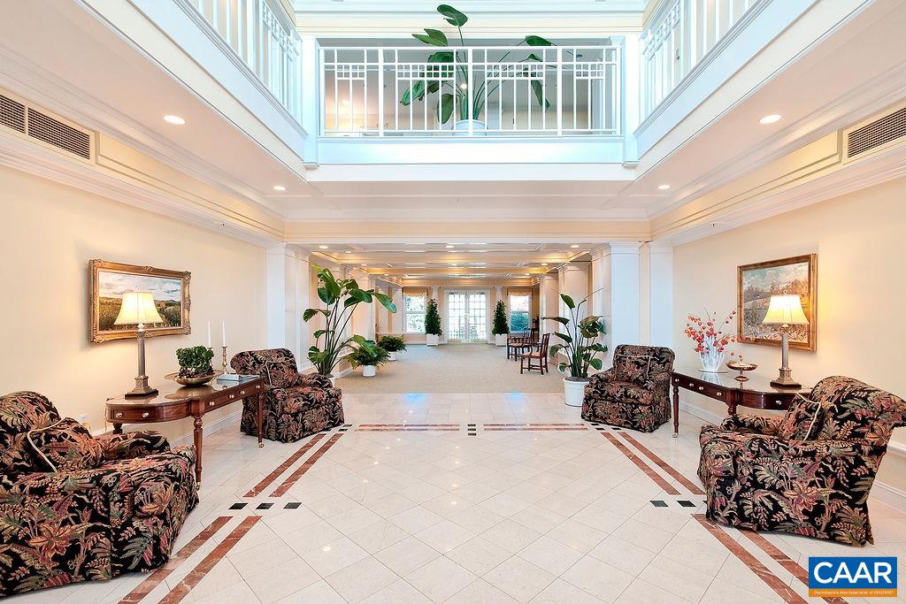 500 CRESTWOOD DR Unit: 2207
