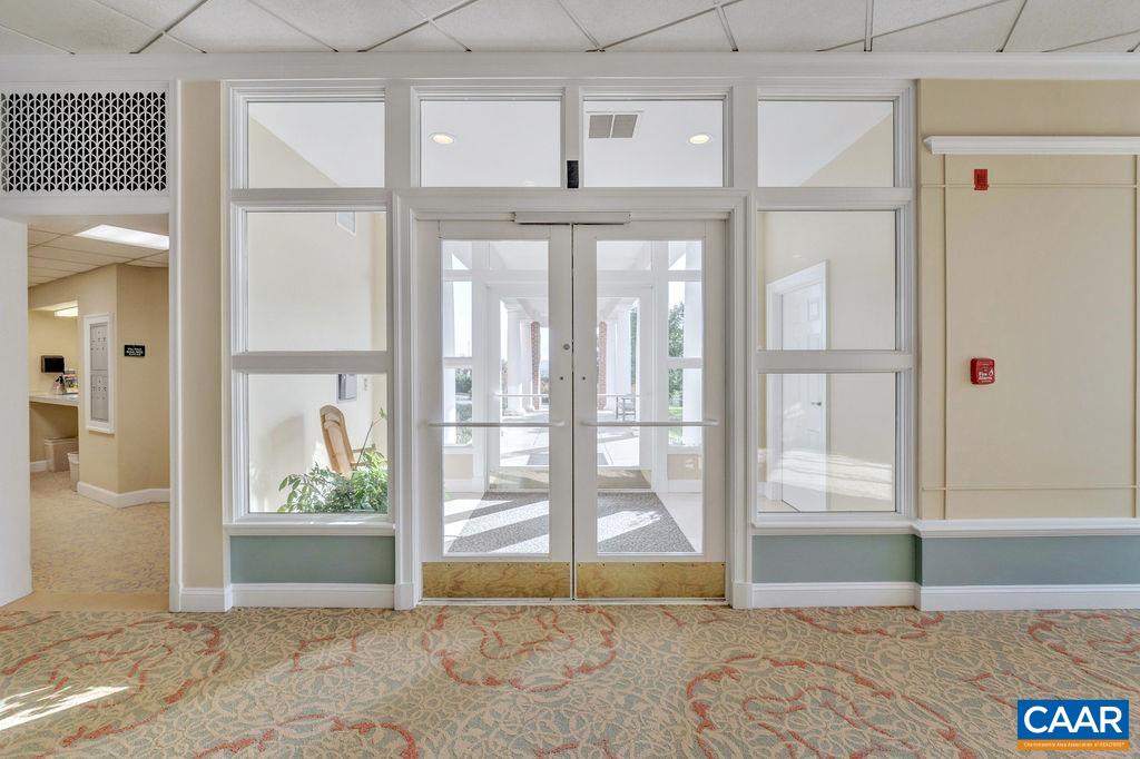 500 CRESTWOOD DR Unit: 2207