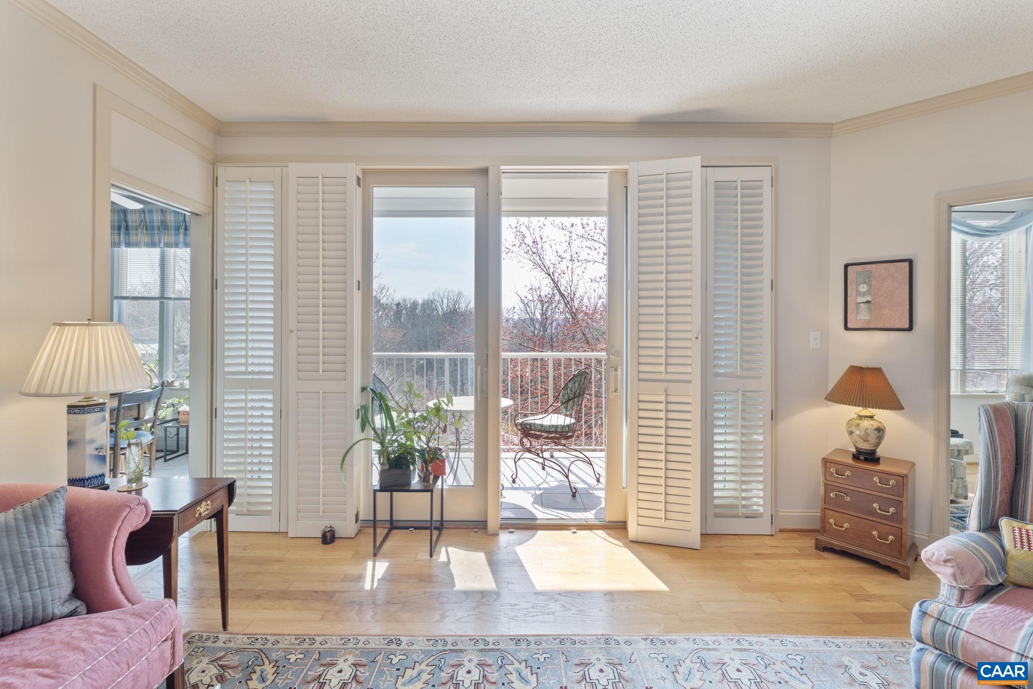 500 CRESTWOOD DR Unit: 2207