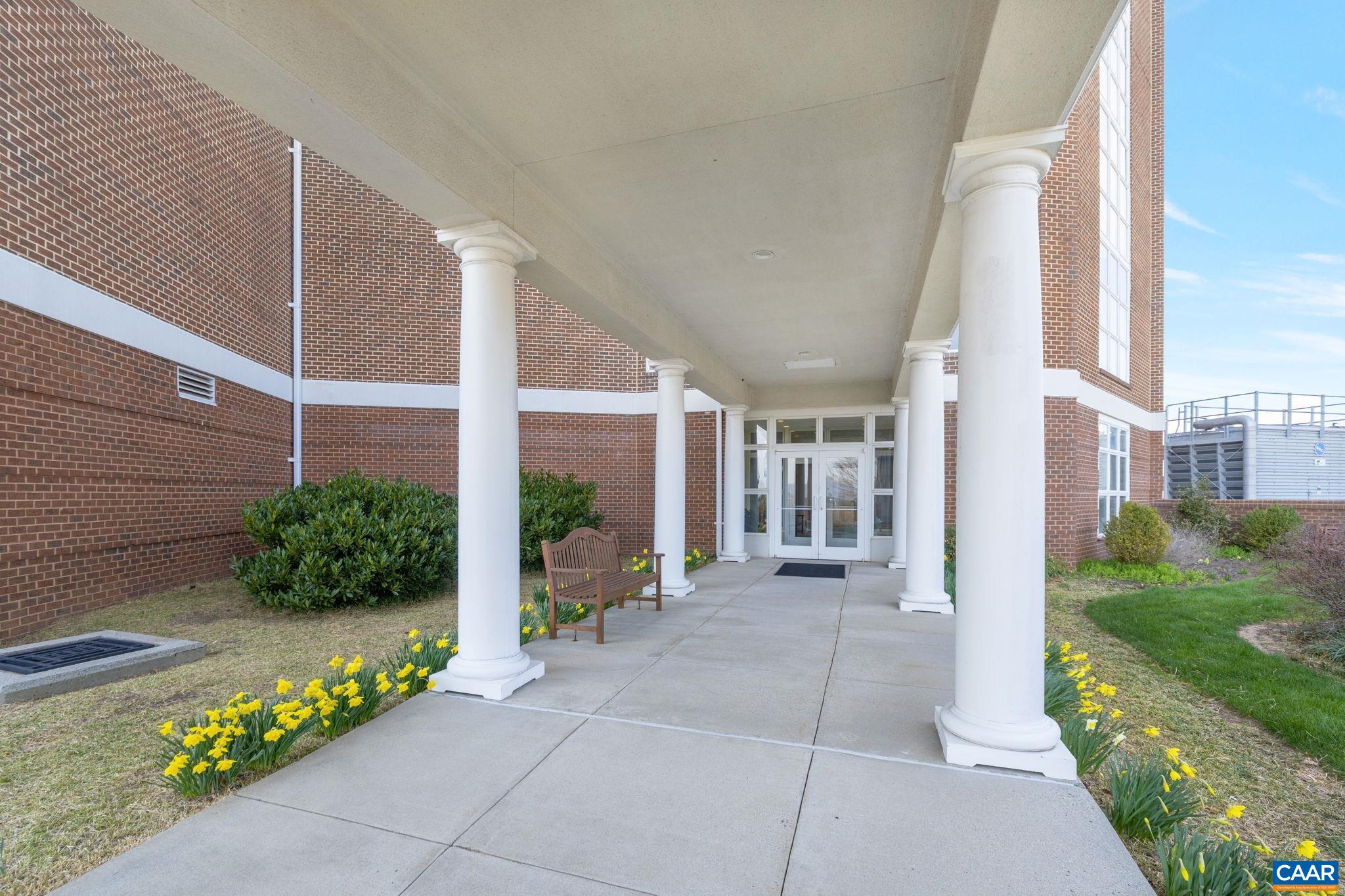 500 CRESTWOOD DR Unit: 2207