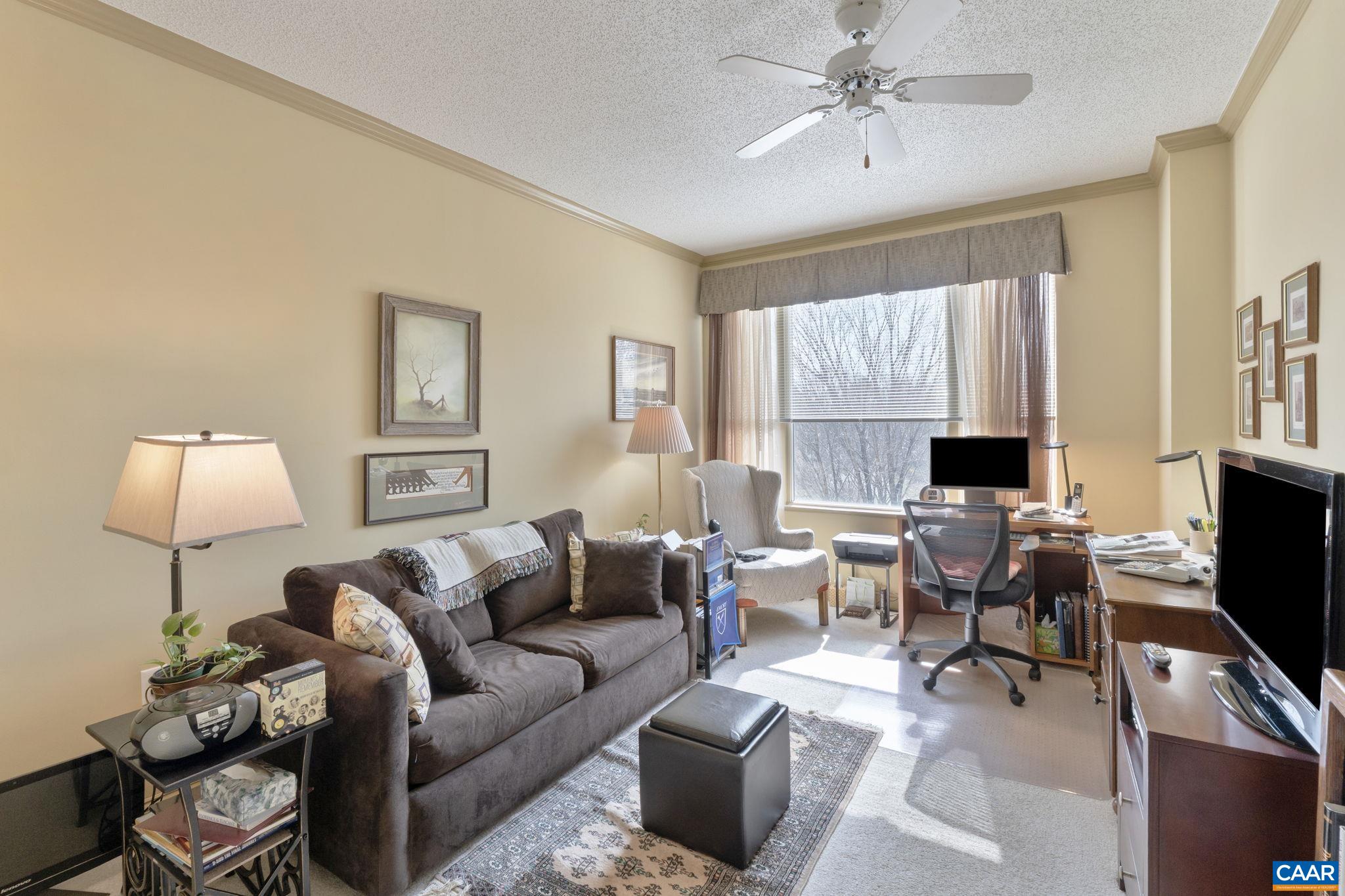 500 CRESTWOOD DR Unit: 2207