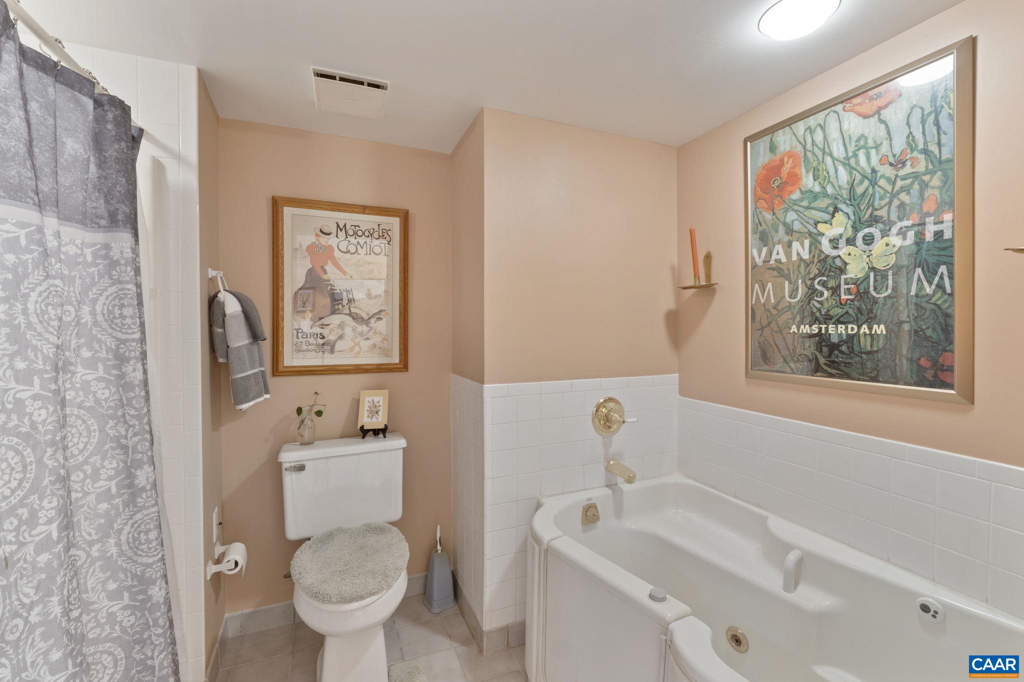 500 CRESTWOOD DR Unit: 2207