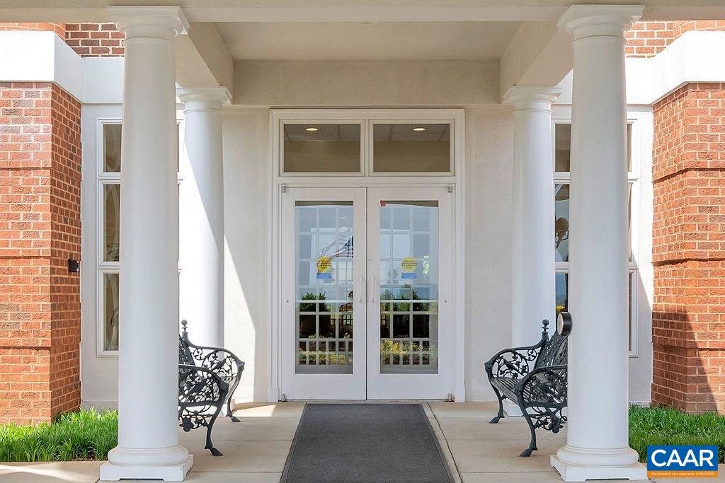 500 CRESTWOOD DR Unit: 2207
