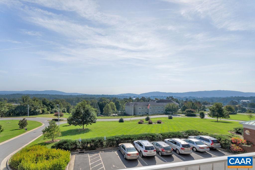500 CRESTWOOD DR Unit: 2207