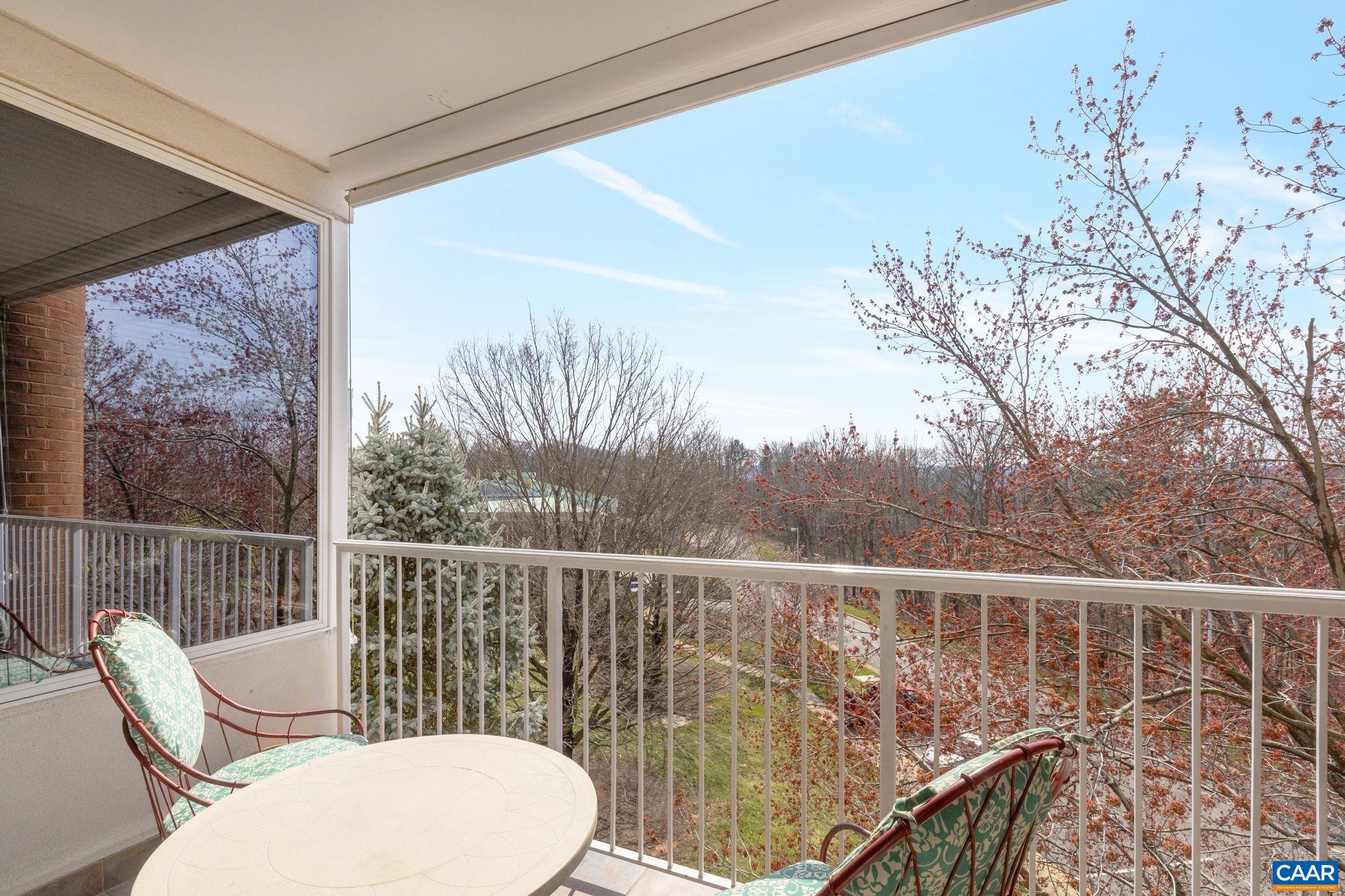 500 CRESTWOOD DR Unit: 2207
