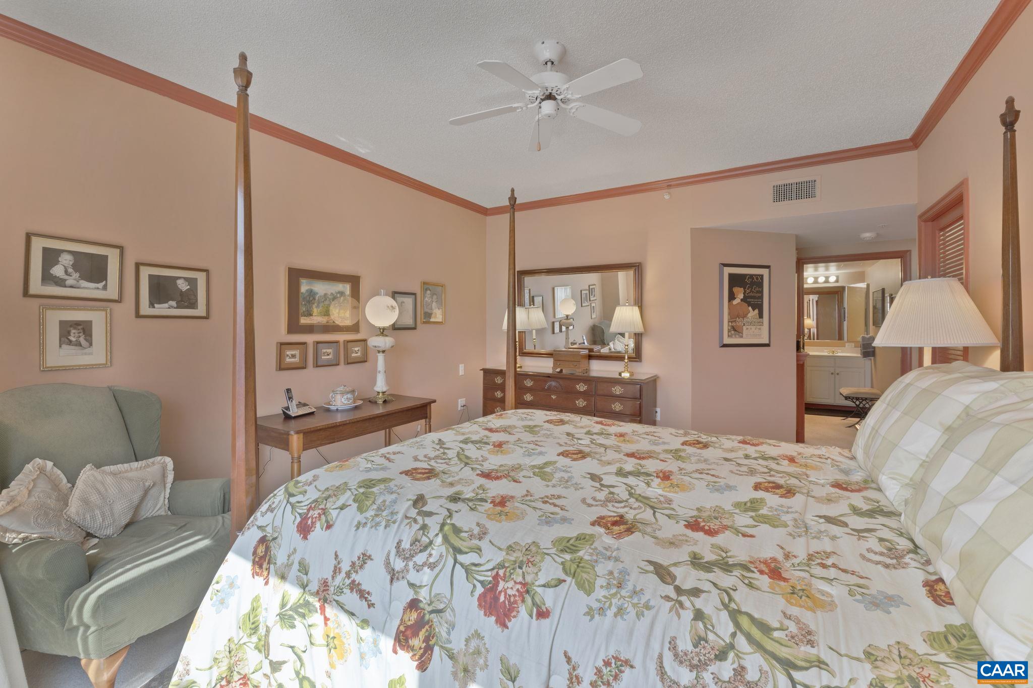 500 CRESTWOOD DR Unit: 2207