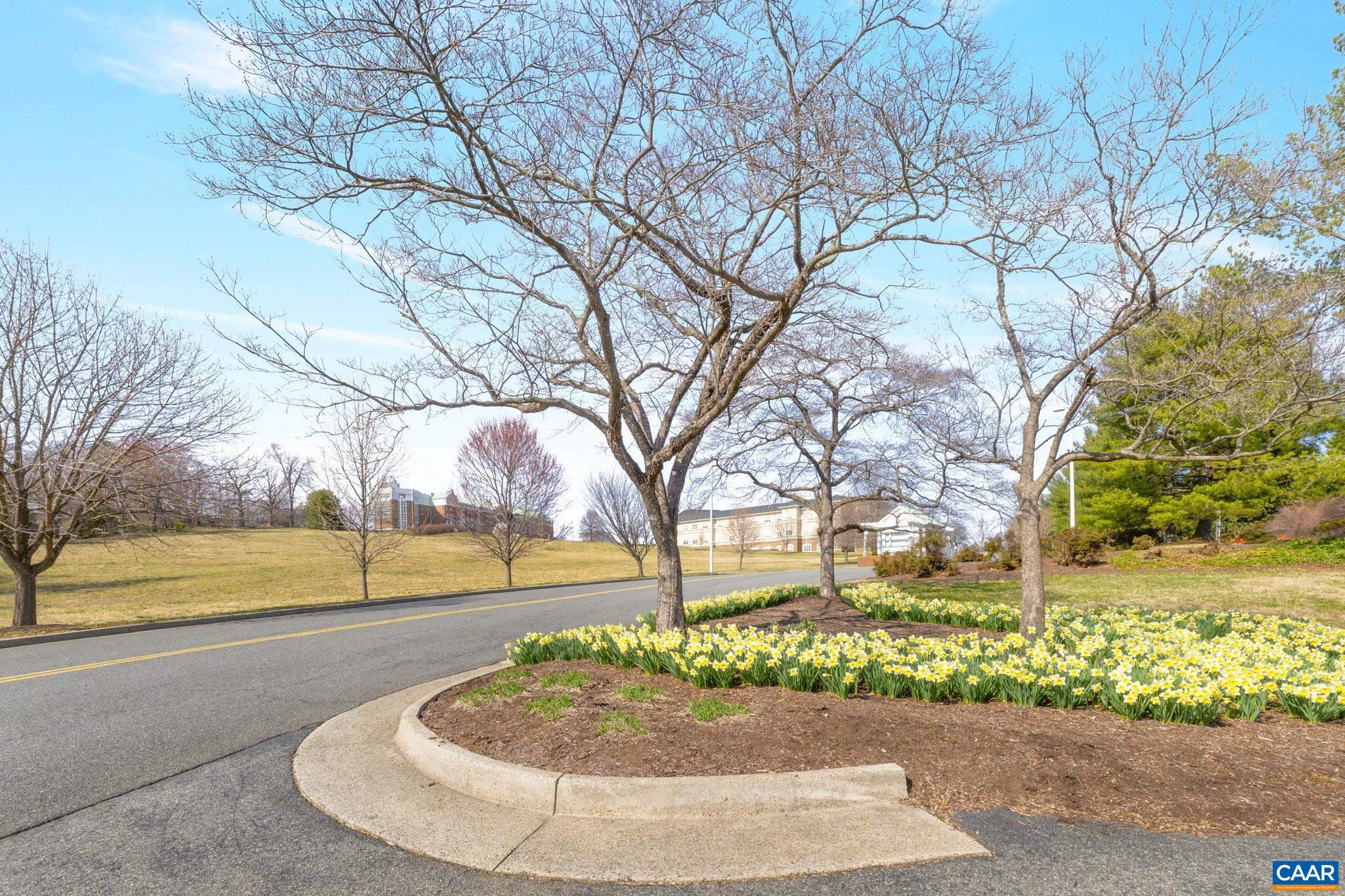 500 CRESTWOOD DR Unit: 2207