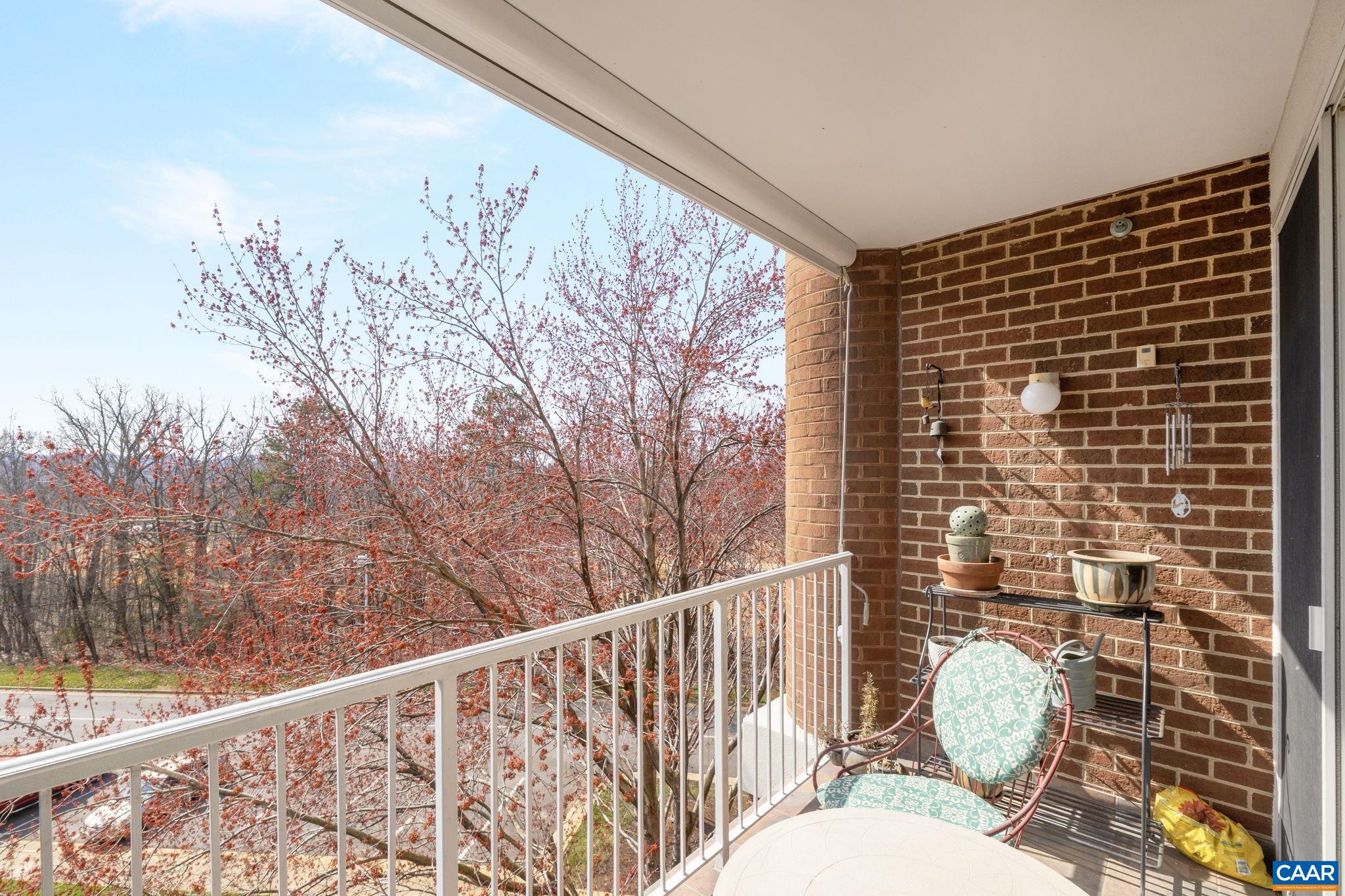 500 CRESTWOOD DR Unit: 2207