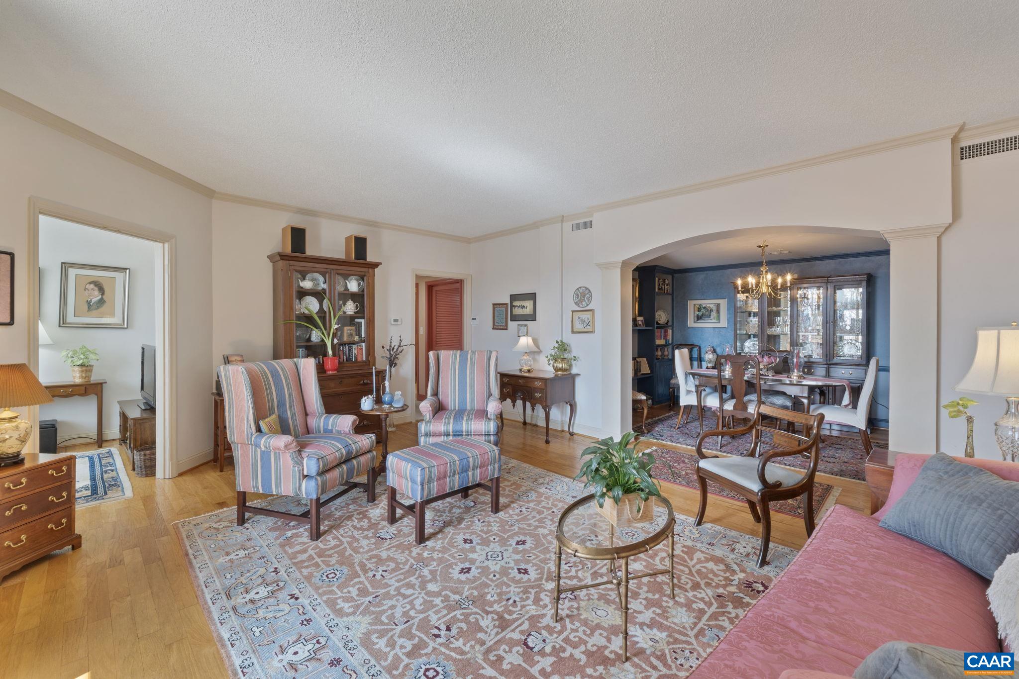 500 CRESTWOOD DR Unit: 2207