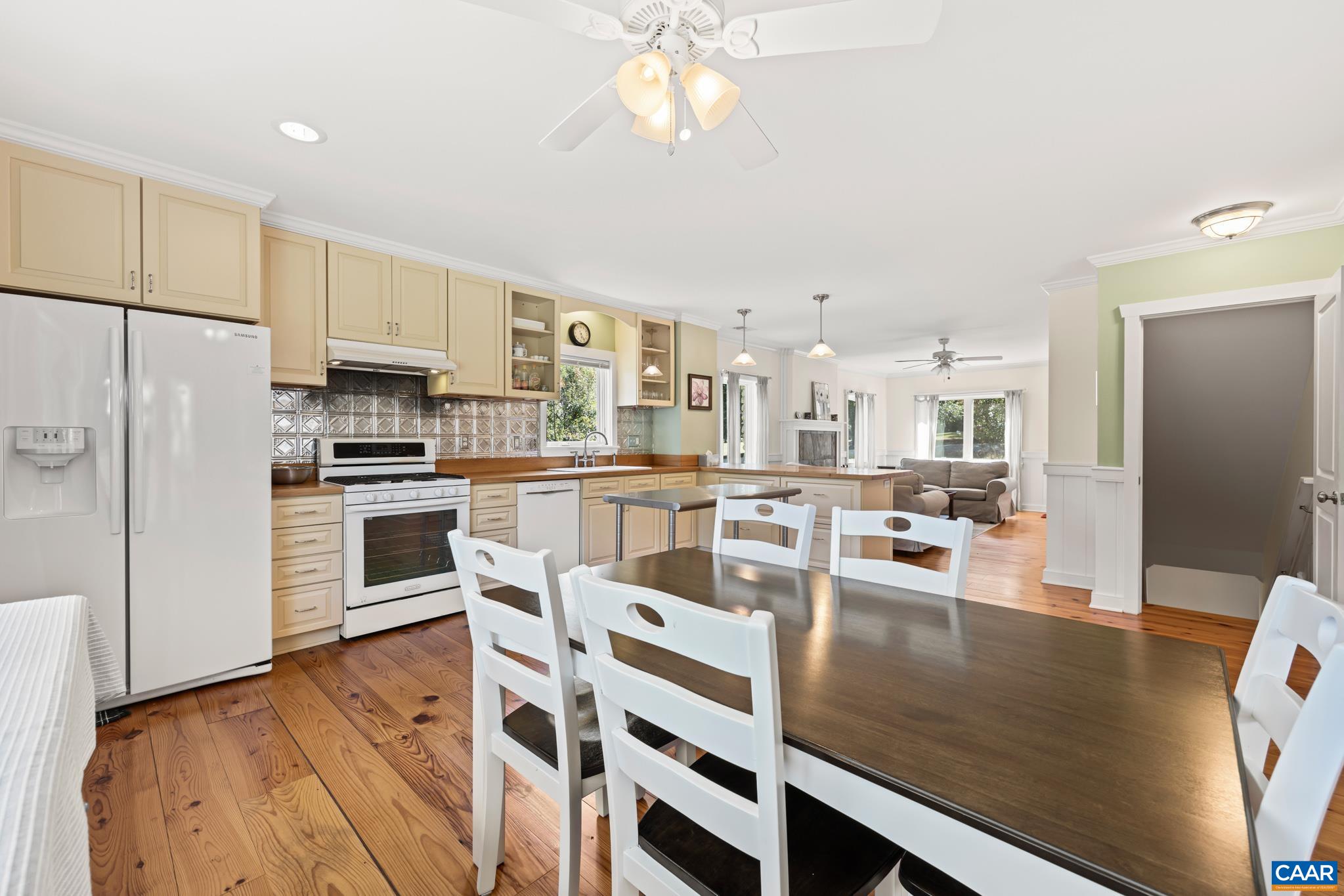 150 LYNX FARM LN