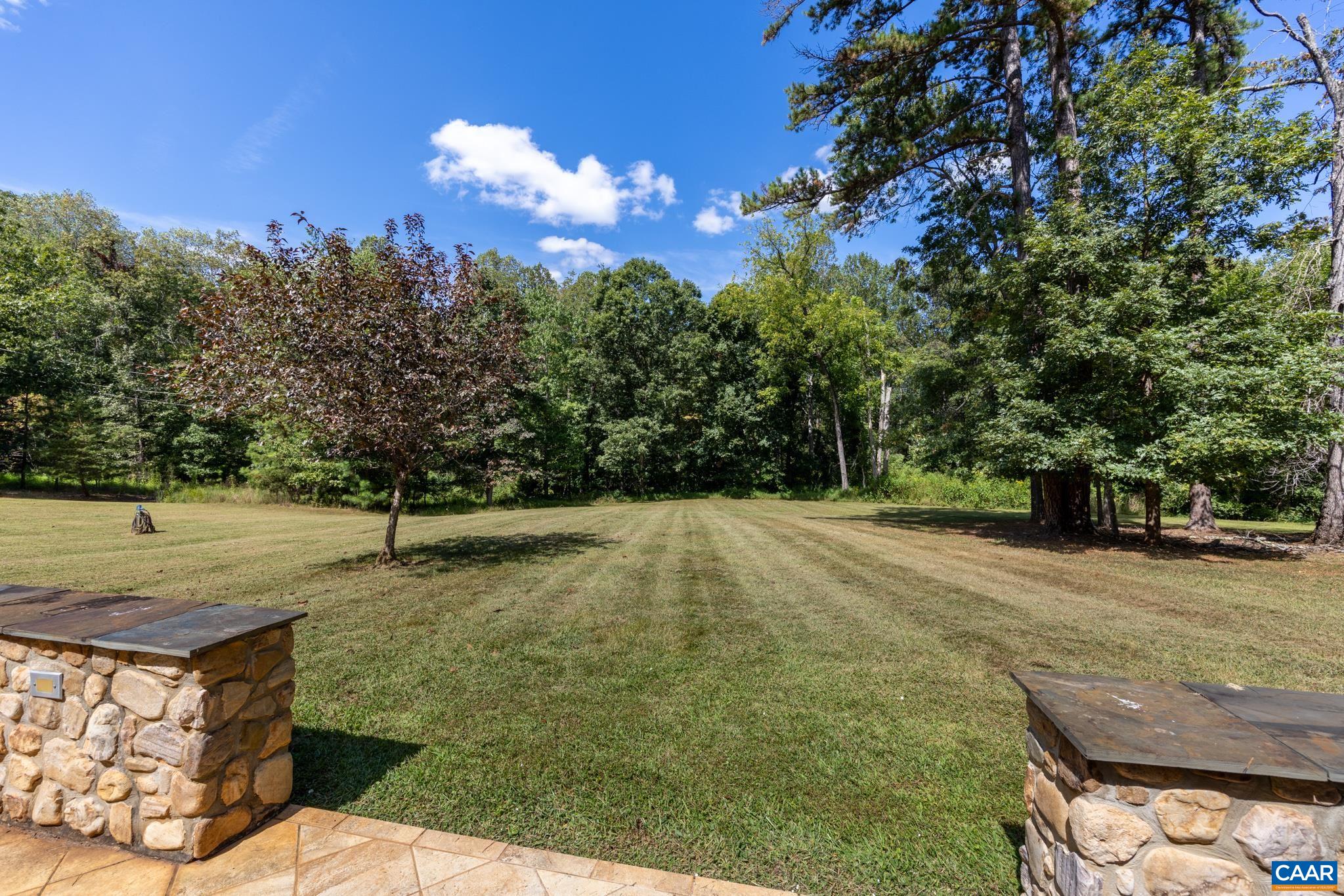 150 LYNX FARM LN