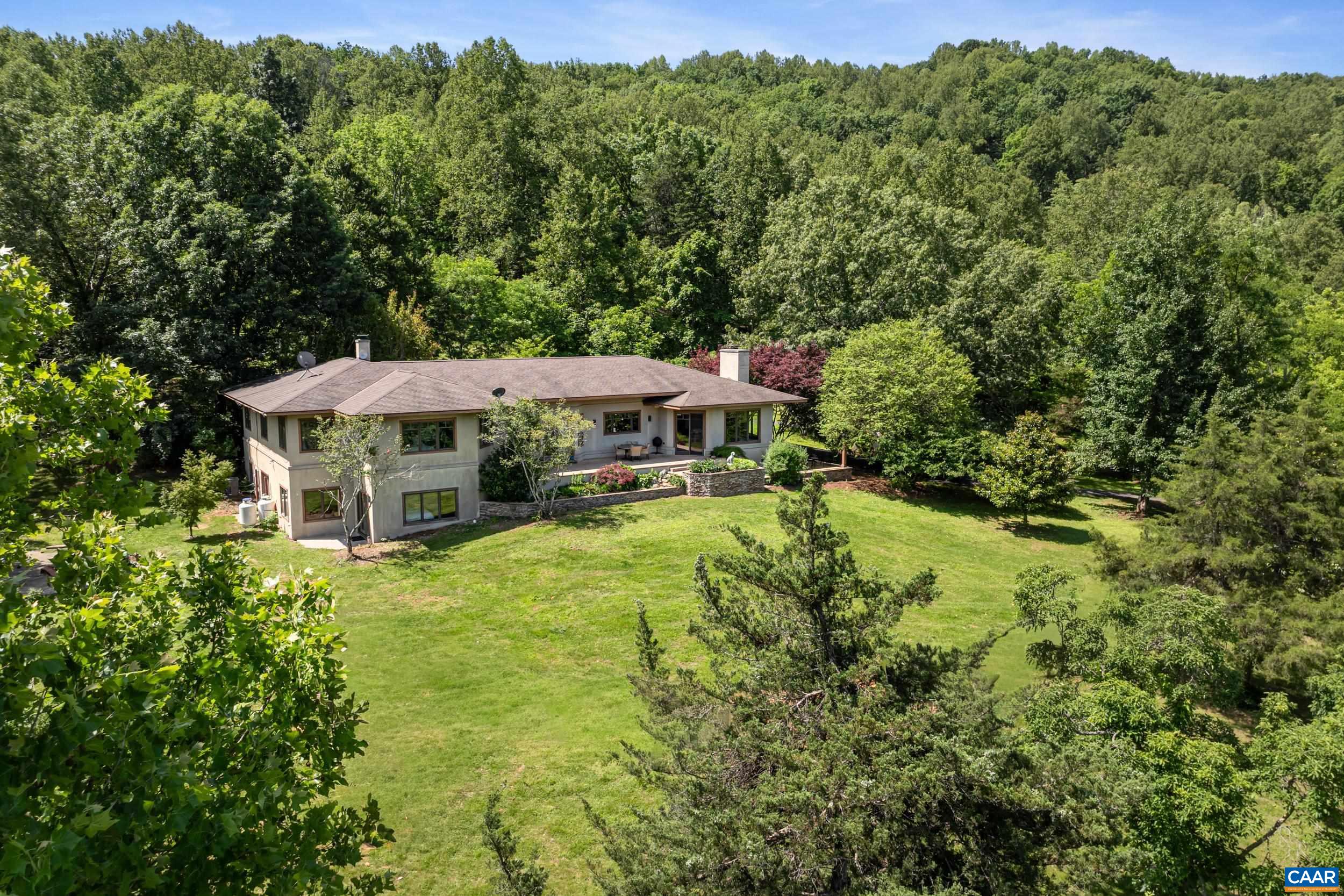 6585 FOXCLIFF LN