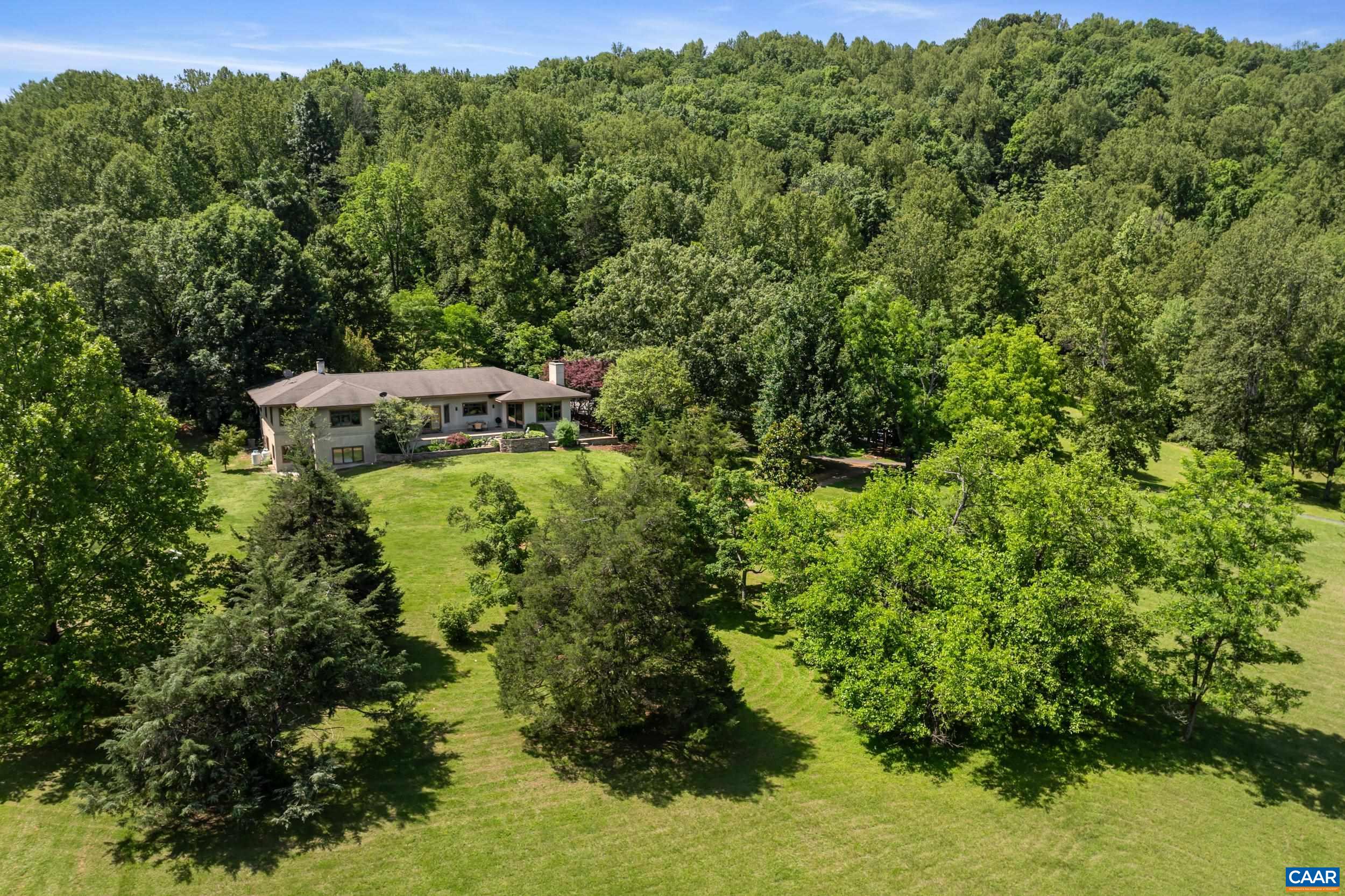 6585 FOXCLIFF LN
