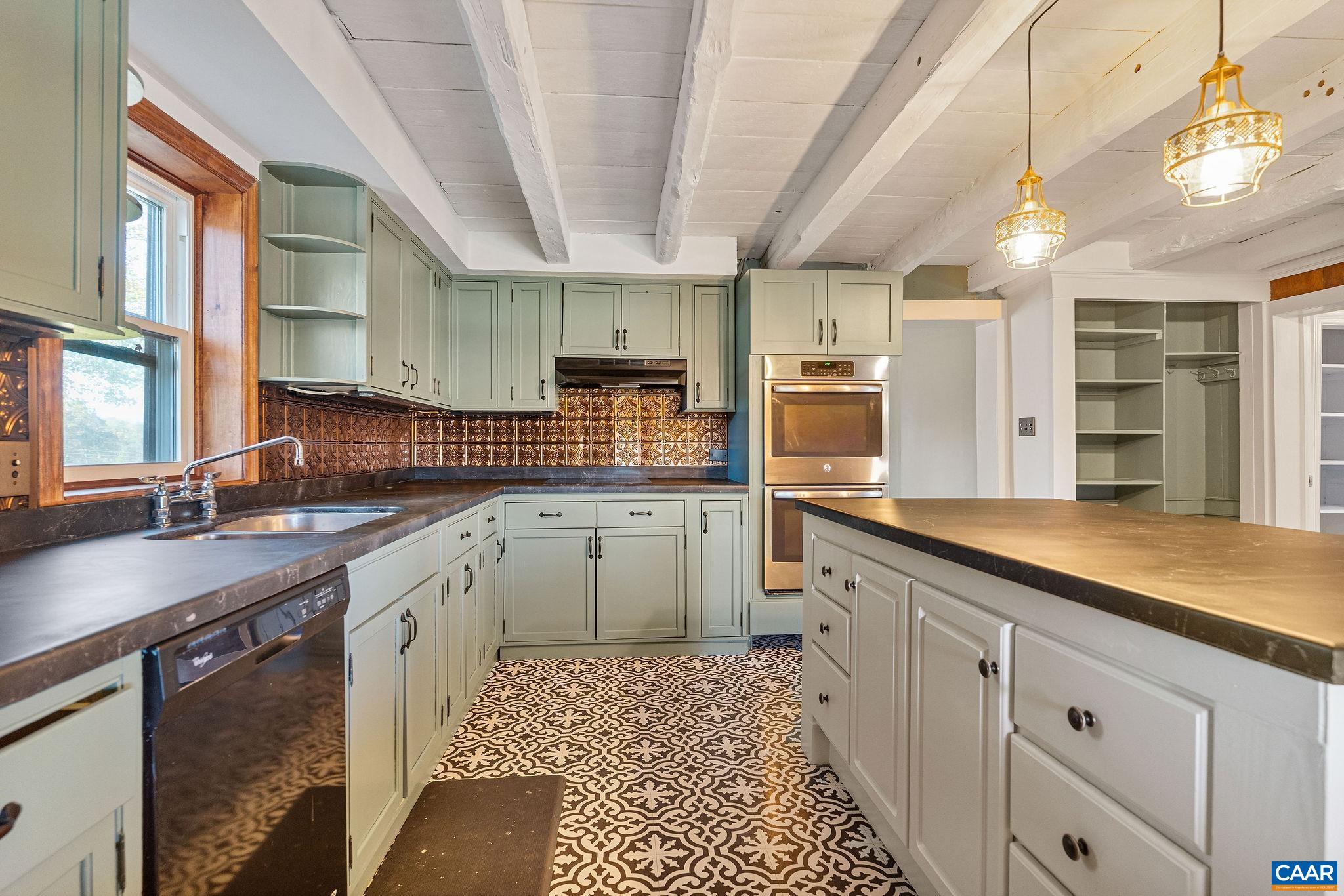 869 BUCK MOUNTAIN RD