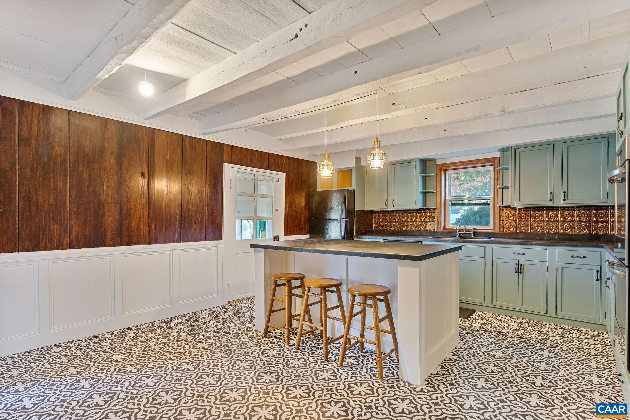 869 BUCK MOUNTAIN RD