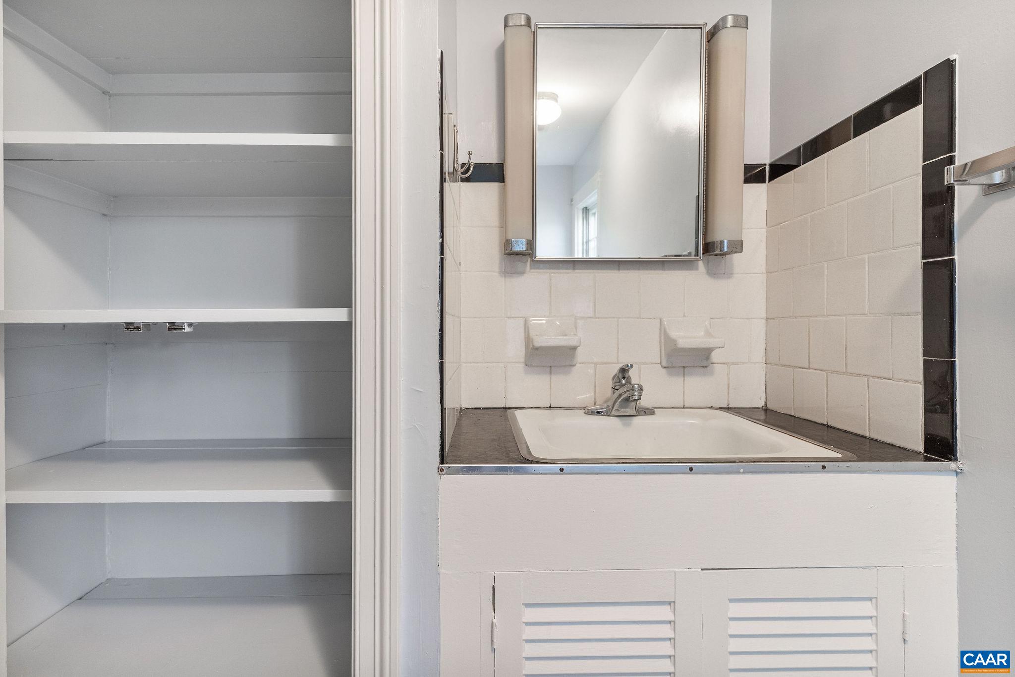 869 BUCK MOUNTAIN RD