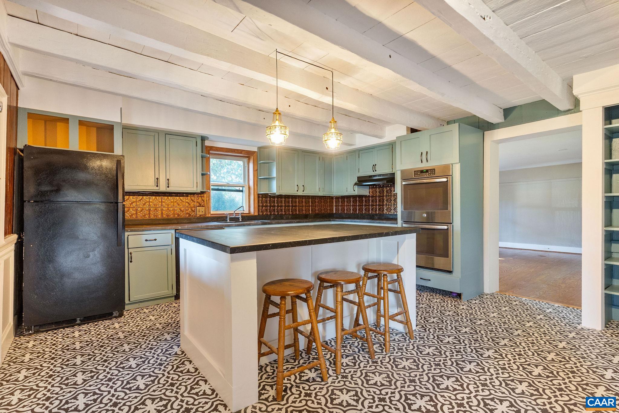 869 BUCK MOUNTAIN RD