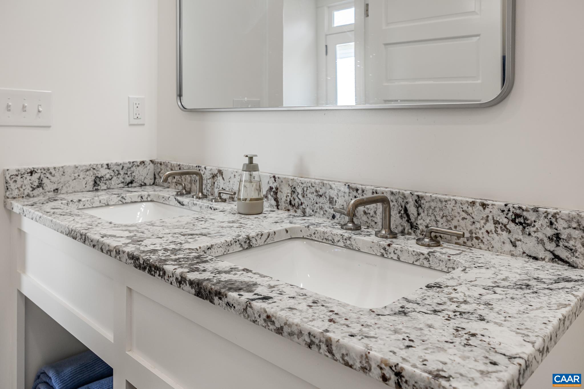 242 Madison Mills Ln