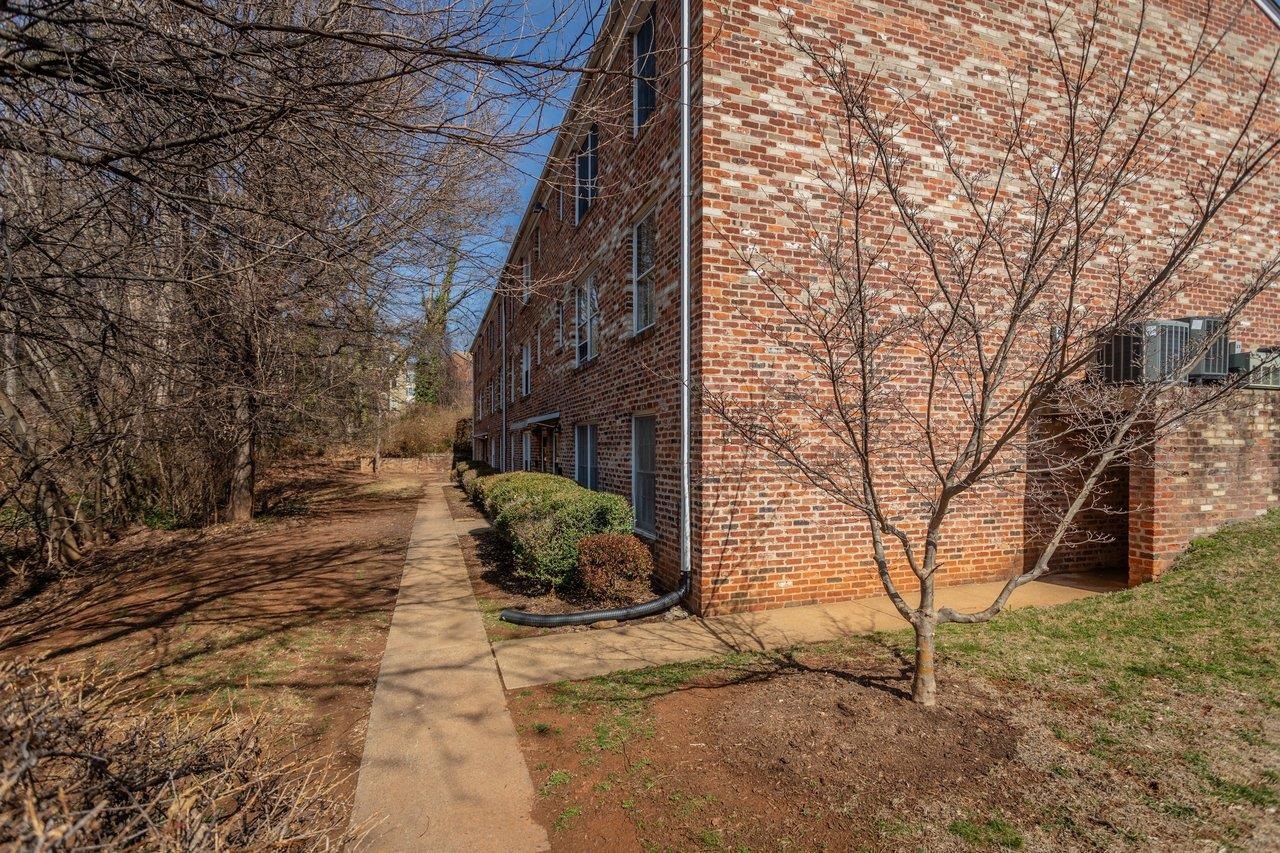 2527 HYDRAULIC RD Unit: 26