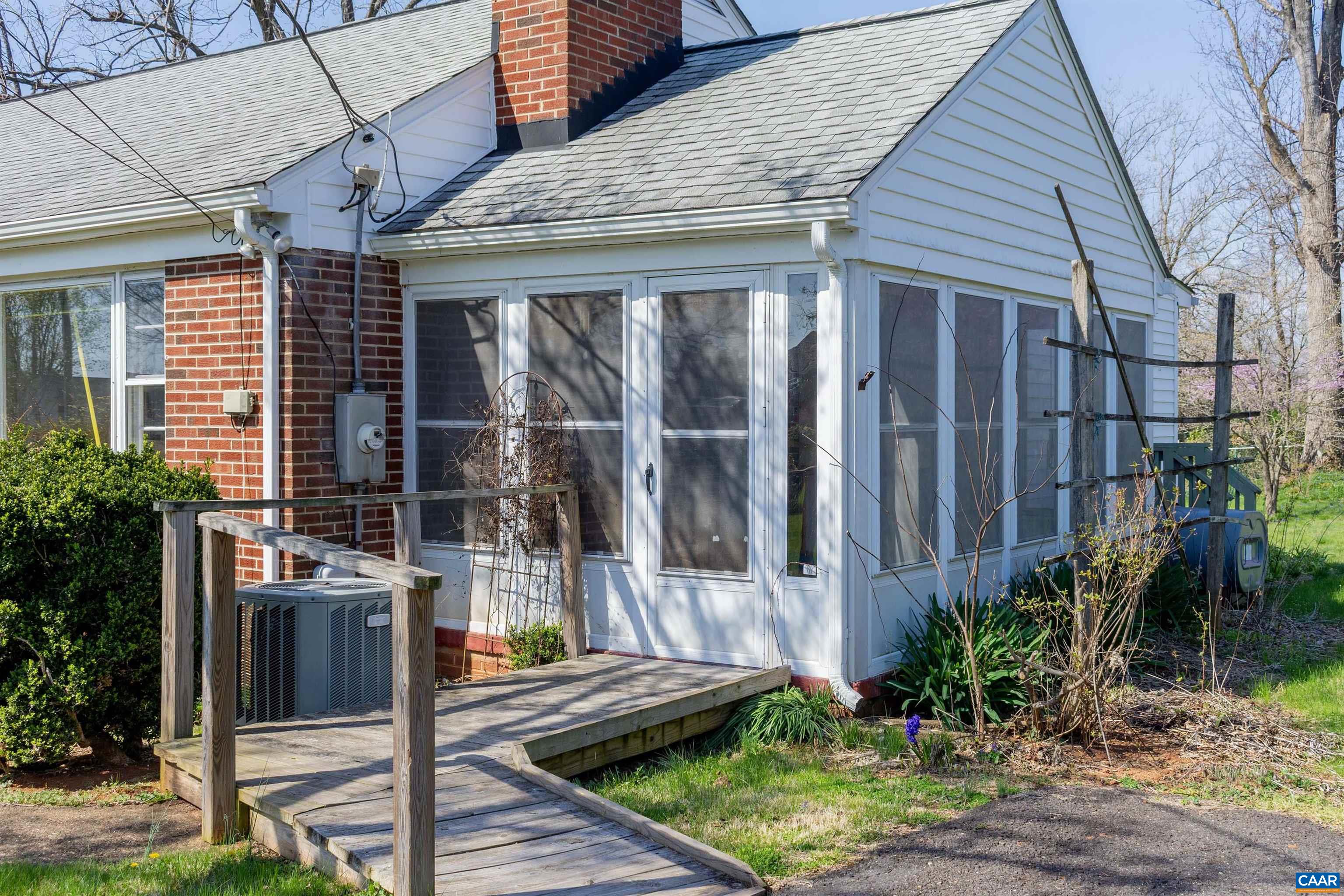 11504 KNOLLS RD