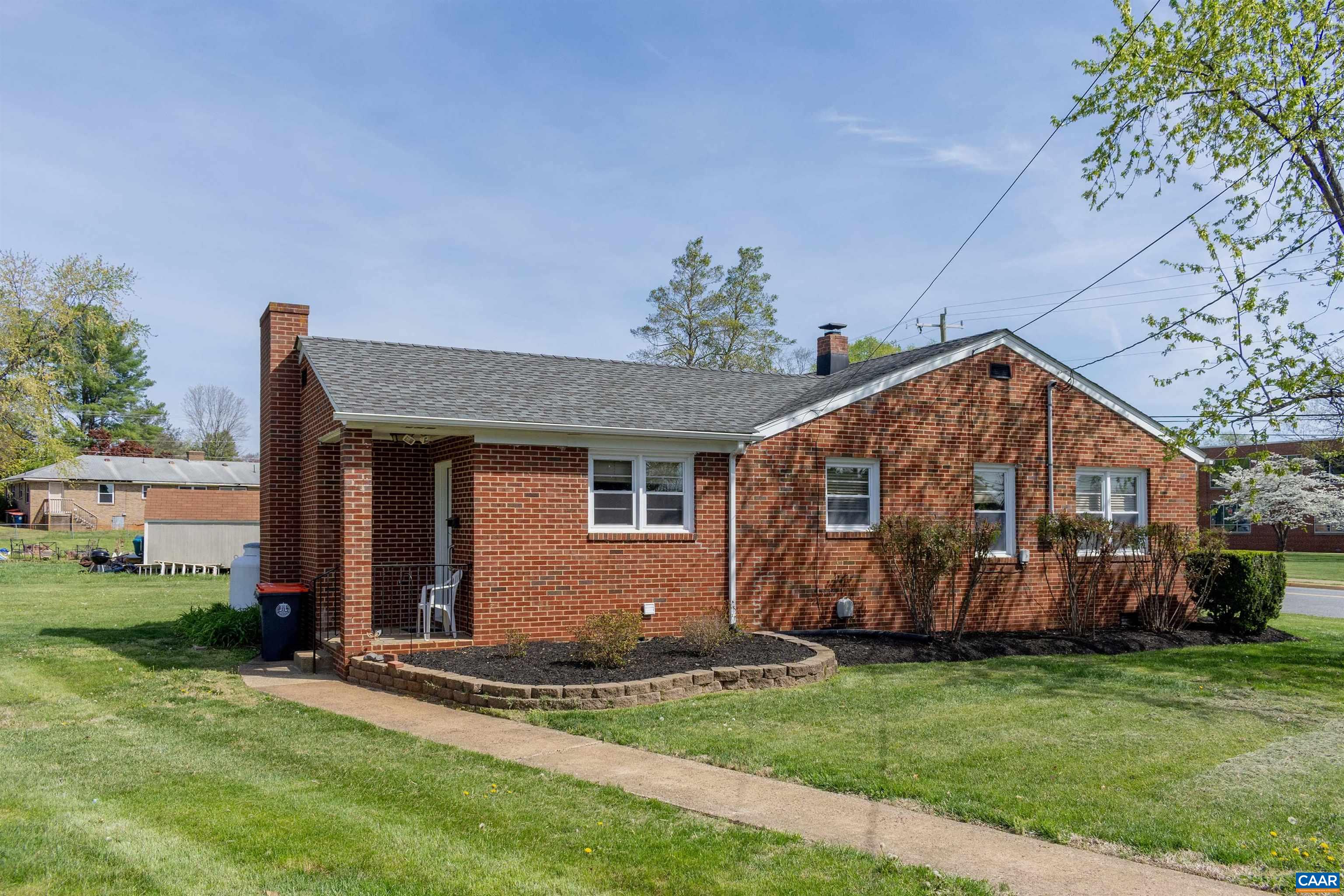 204 SELMA RD