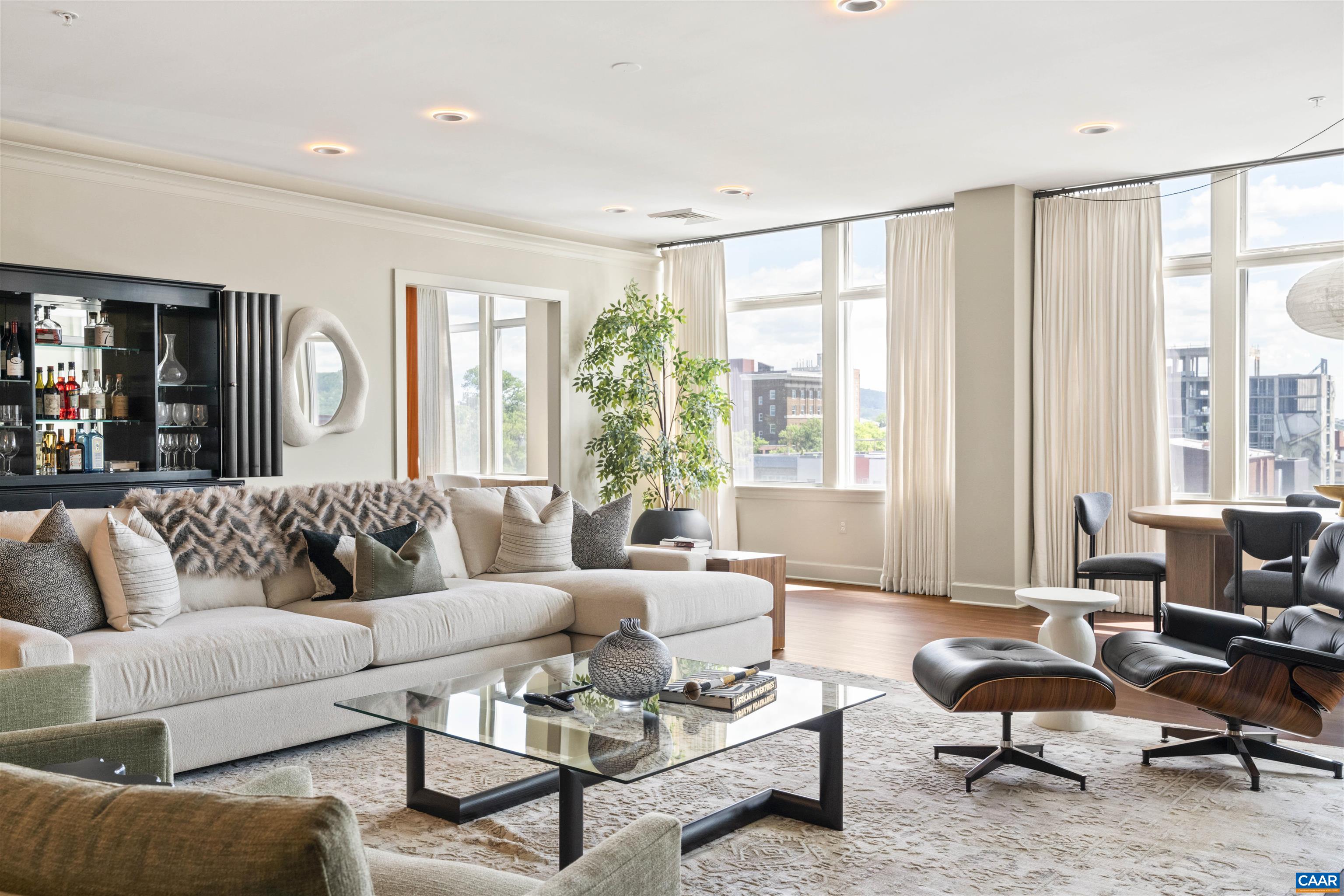 218 W WATER ST Unit: 601