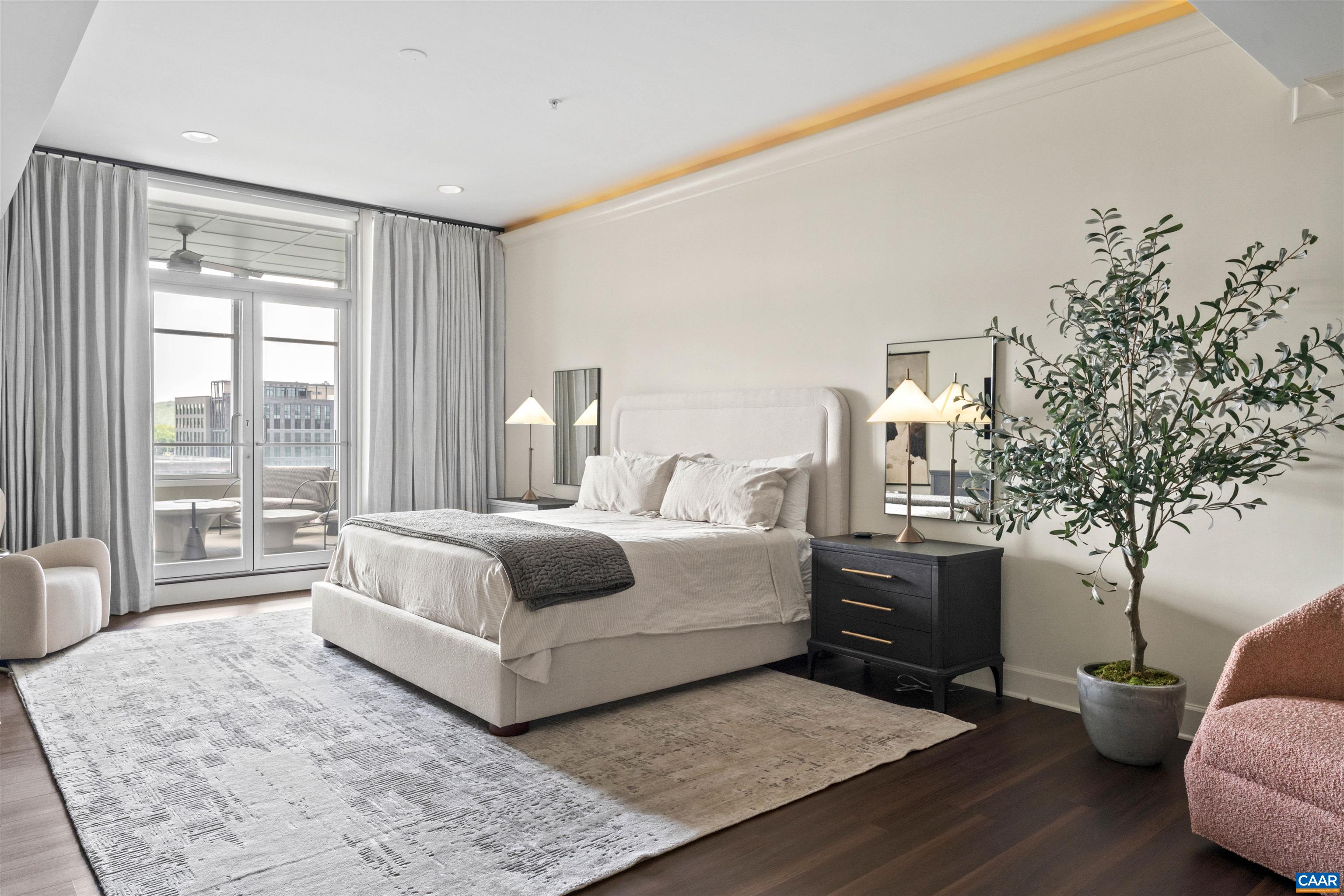 218 W WATER ST Unit: 601
