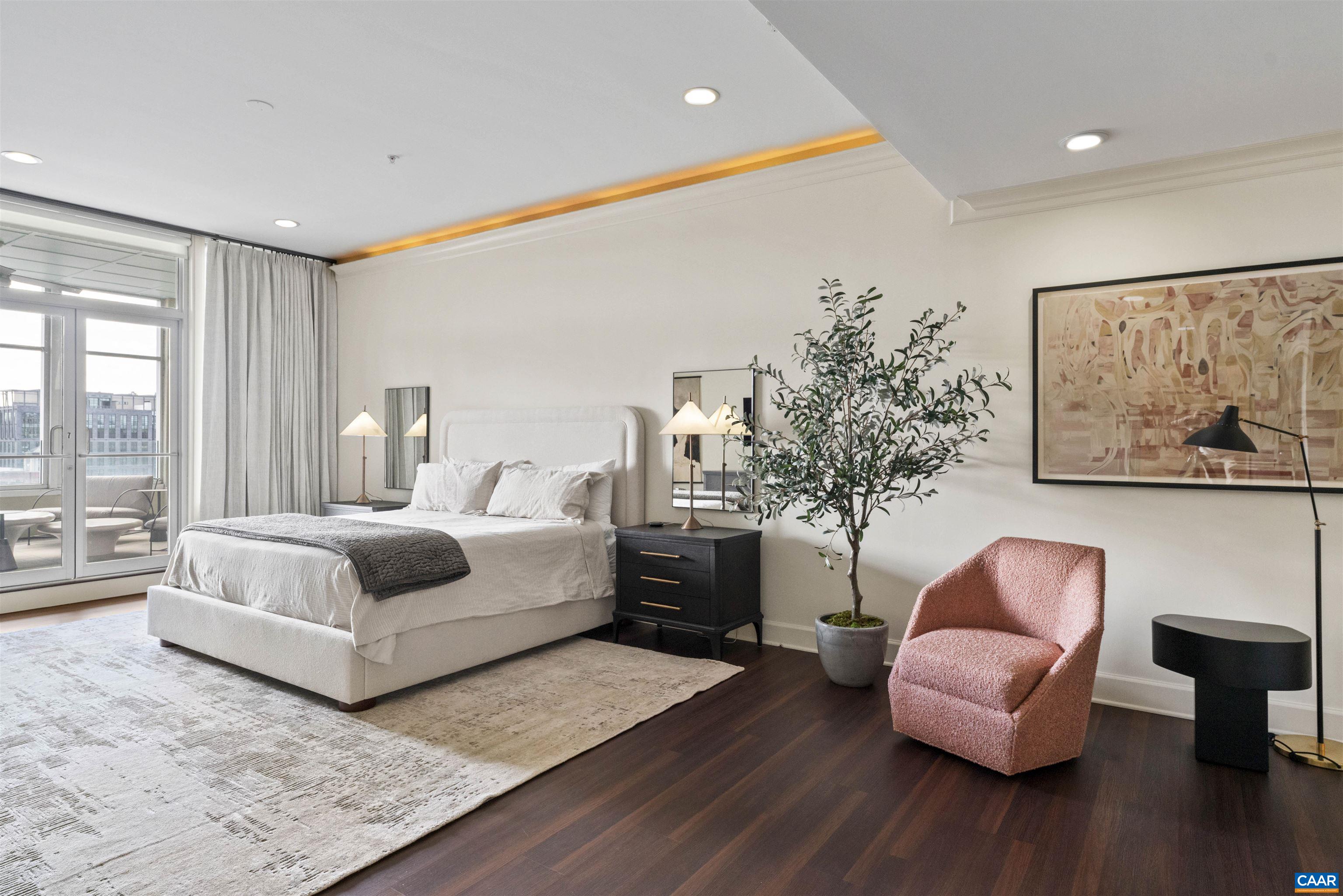 218 W WATER ST Unit: 601