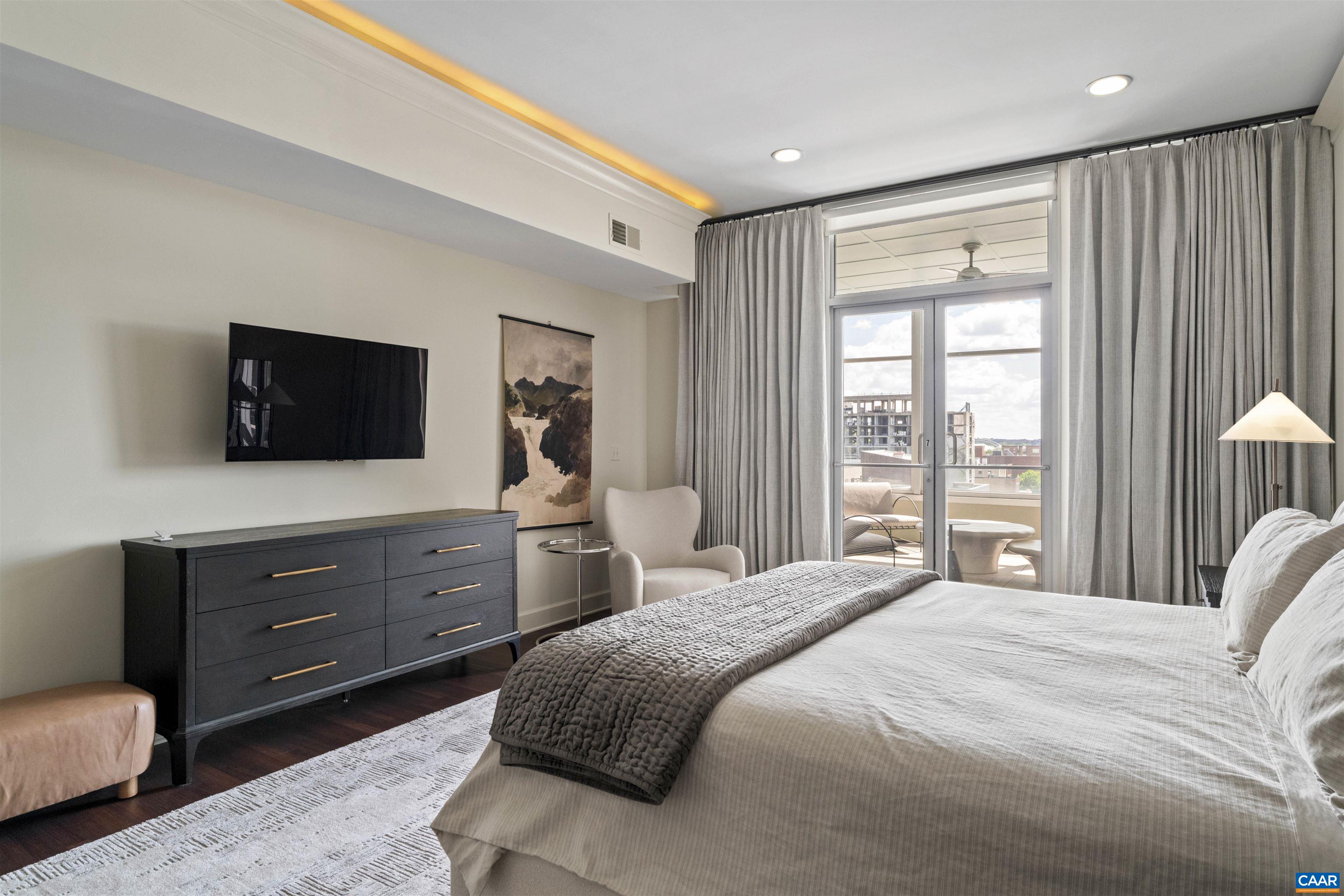 218 W WATER ST Unit: 601