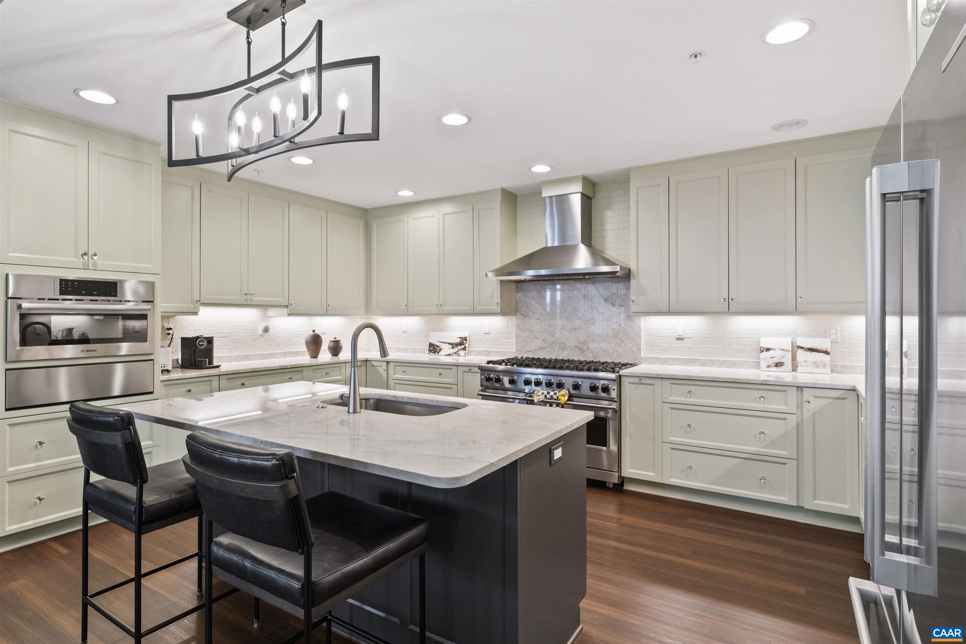 218 W WATER ST Unit: 601