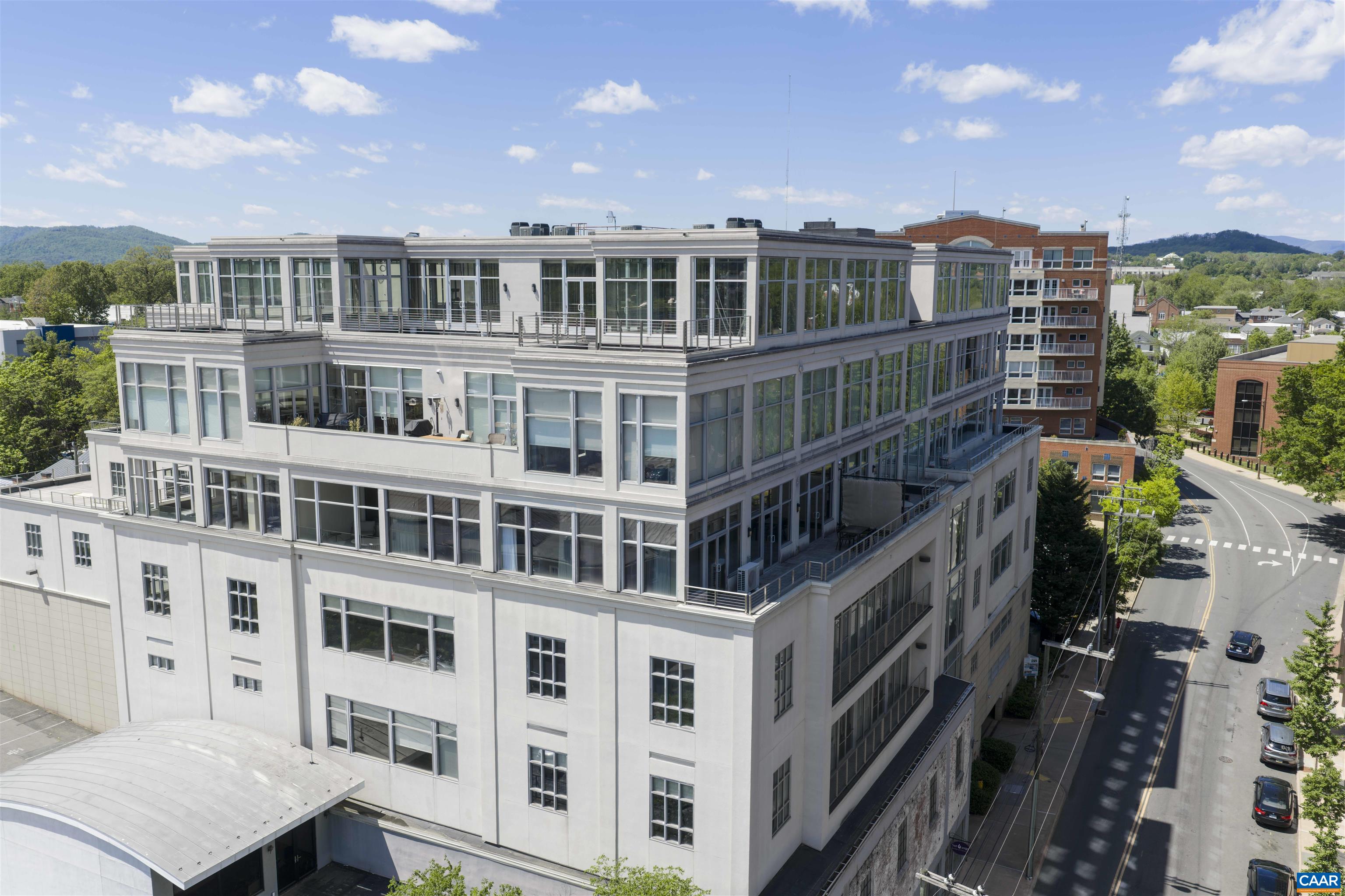 218 W WATER ST Unit: 601