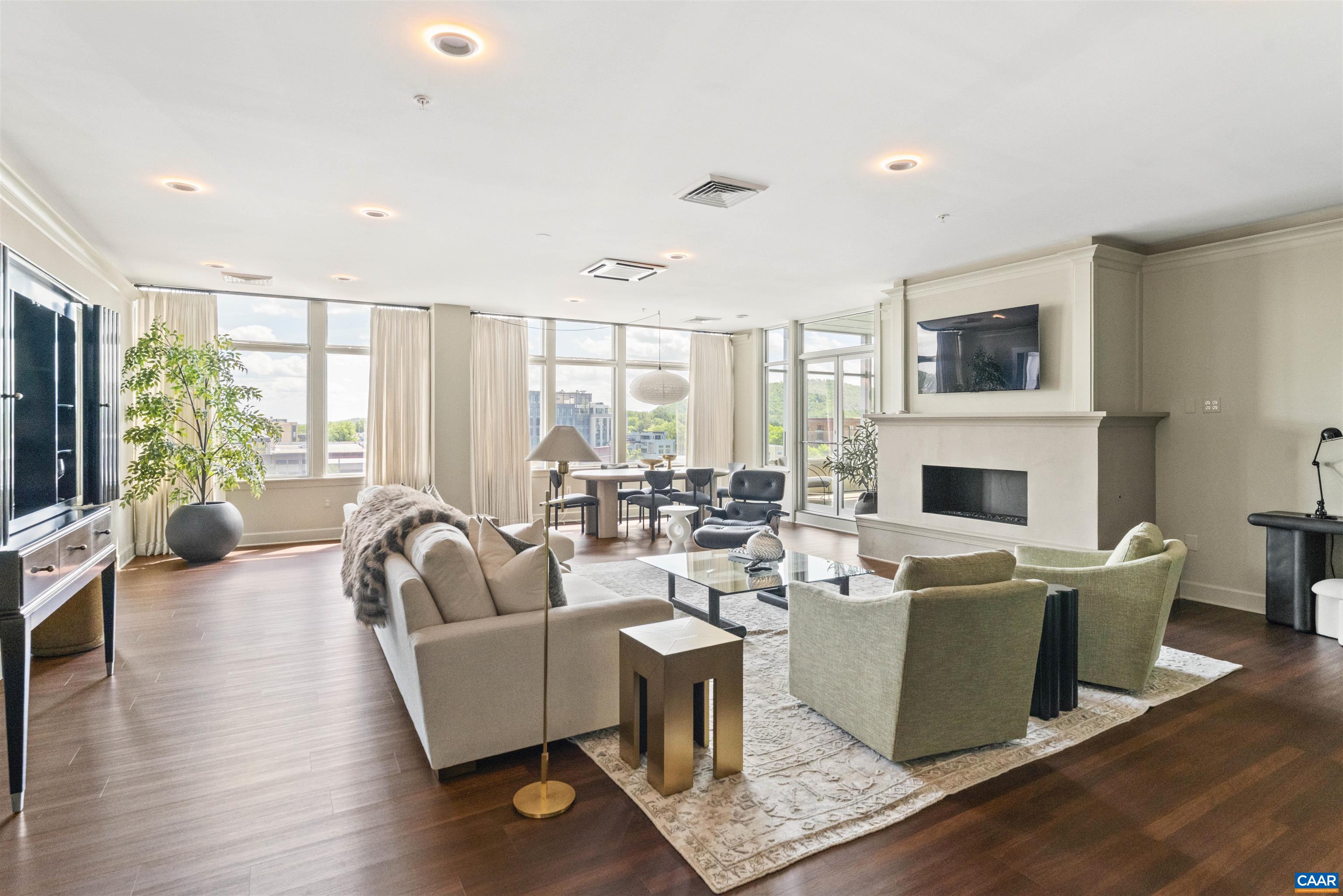 218 W WATER ST Unit: 601