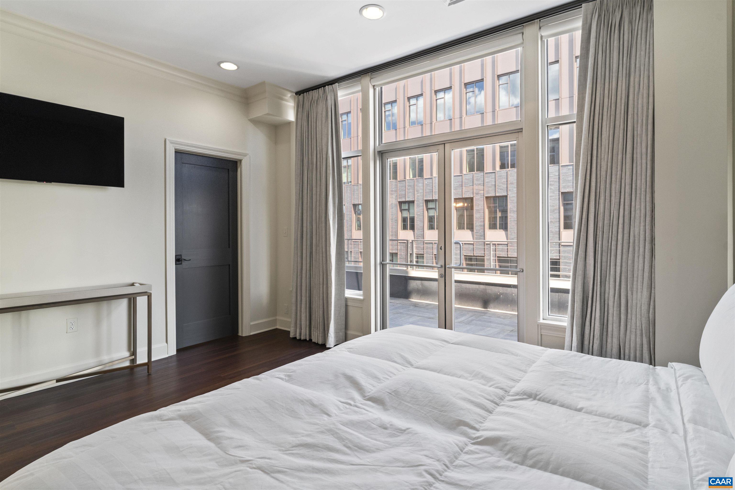 218 W WATER ST Unit: 601