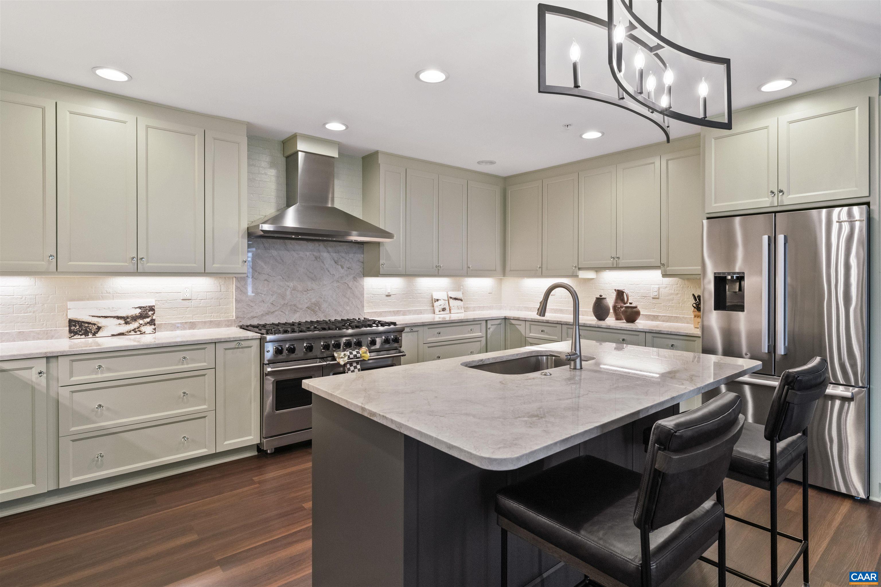 218 W WATER ST Unit: 601