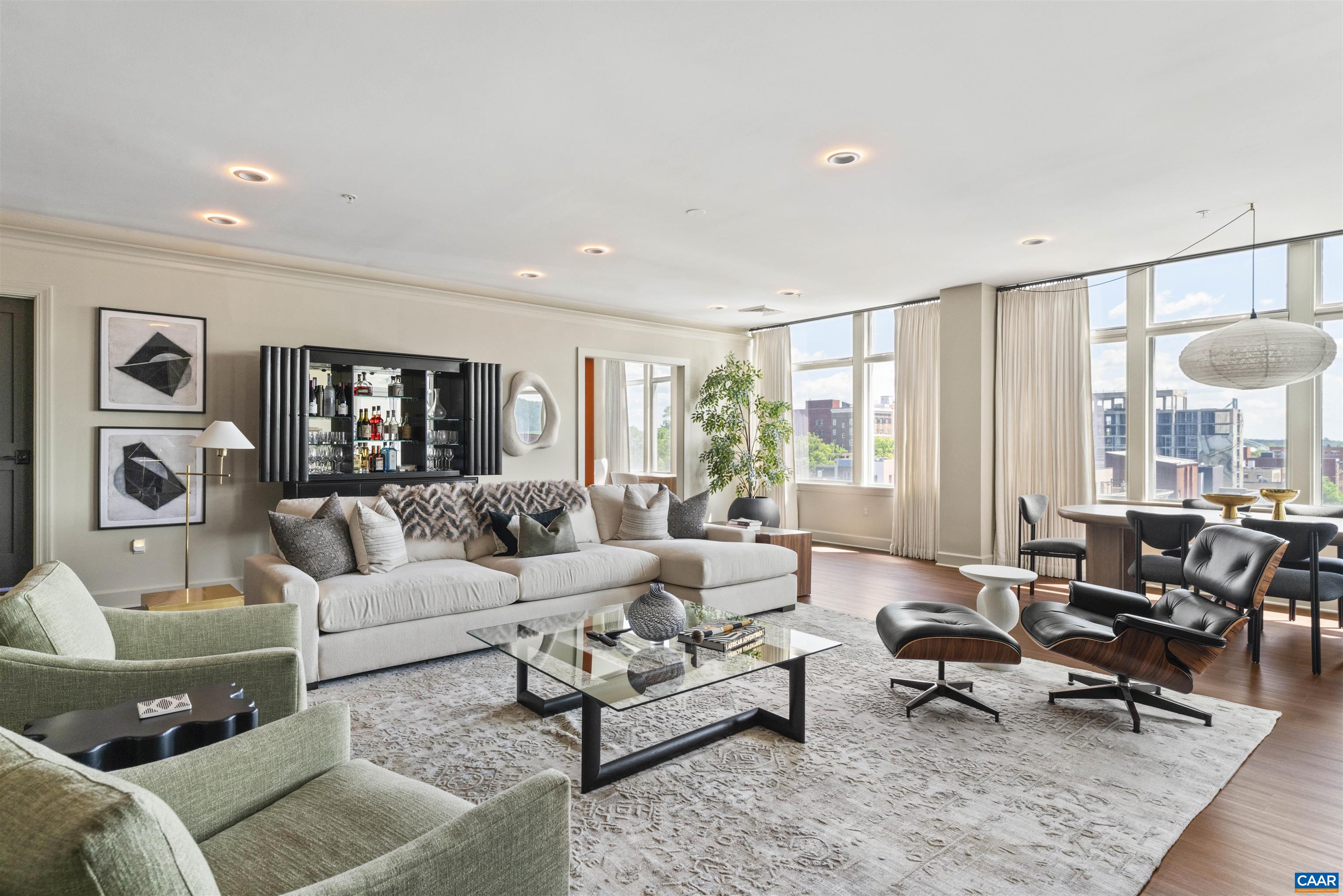 218 W WATER ST Unit: 601