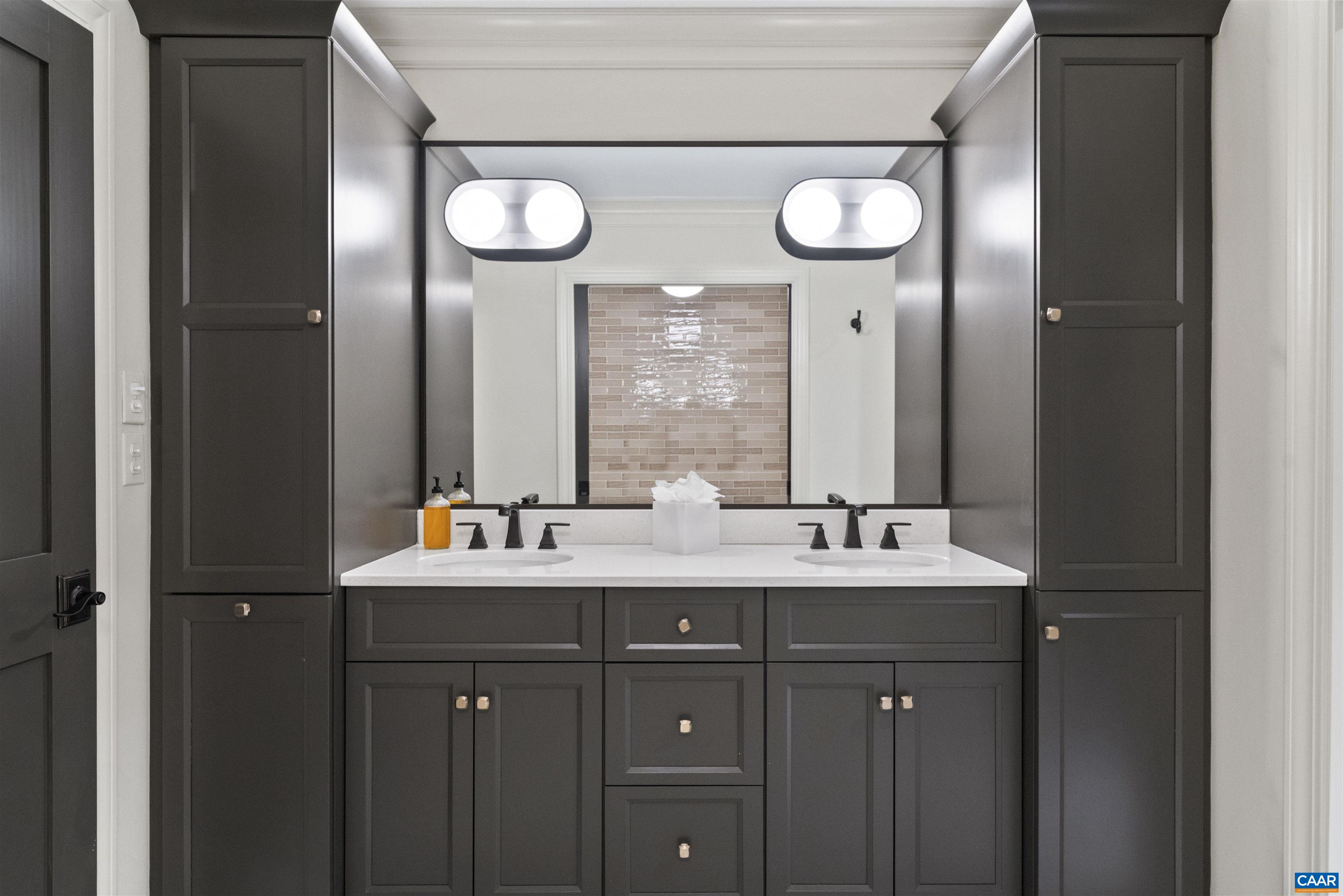 218 W WATER ST Unit: 601