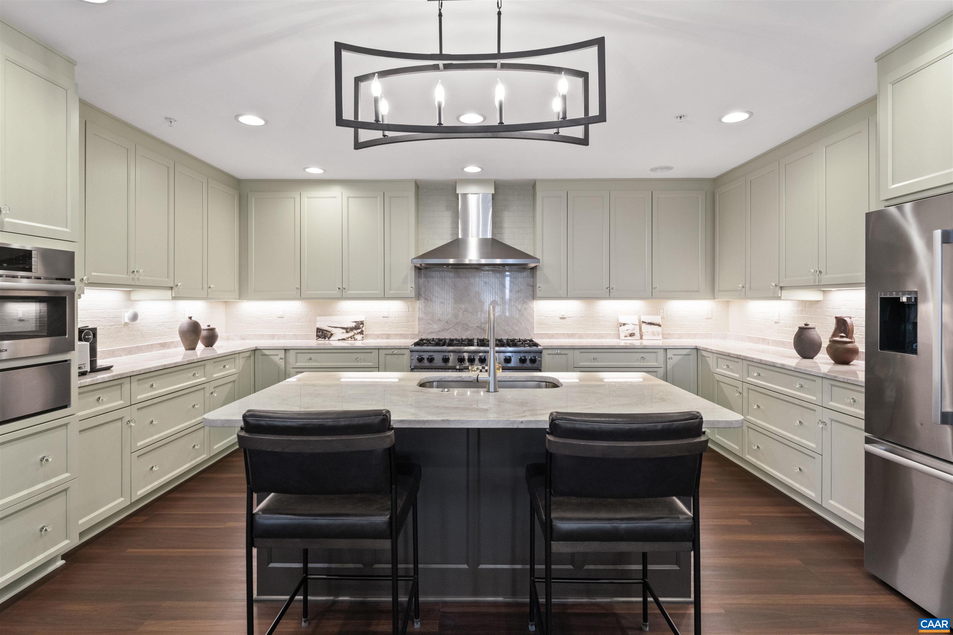 218 W WATER ST Unit: 601