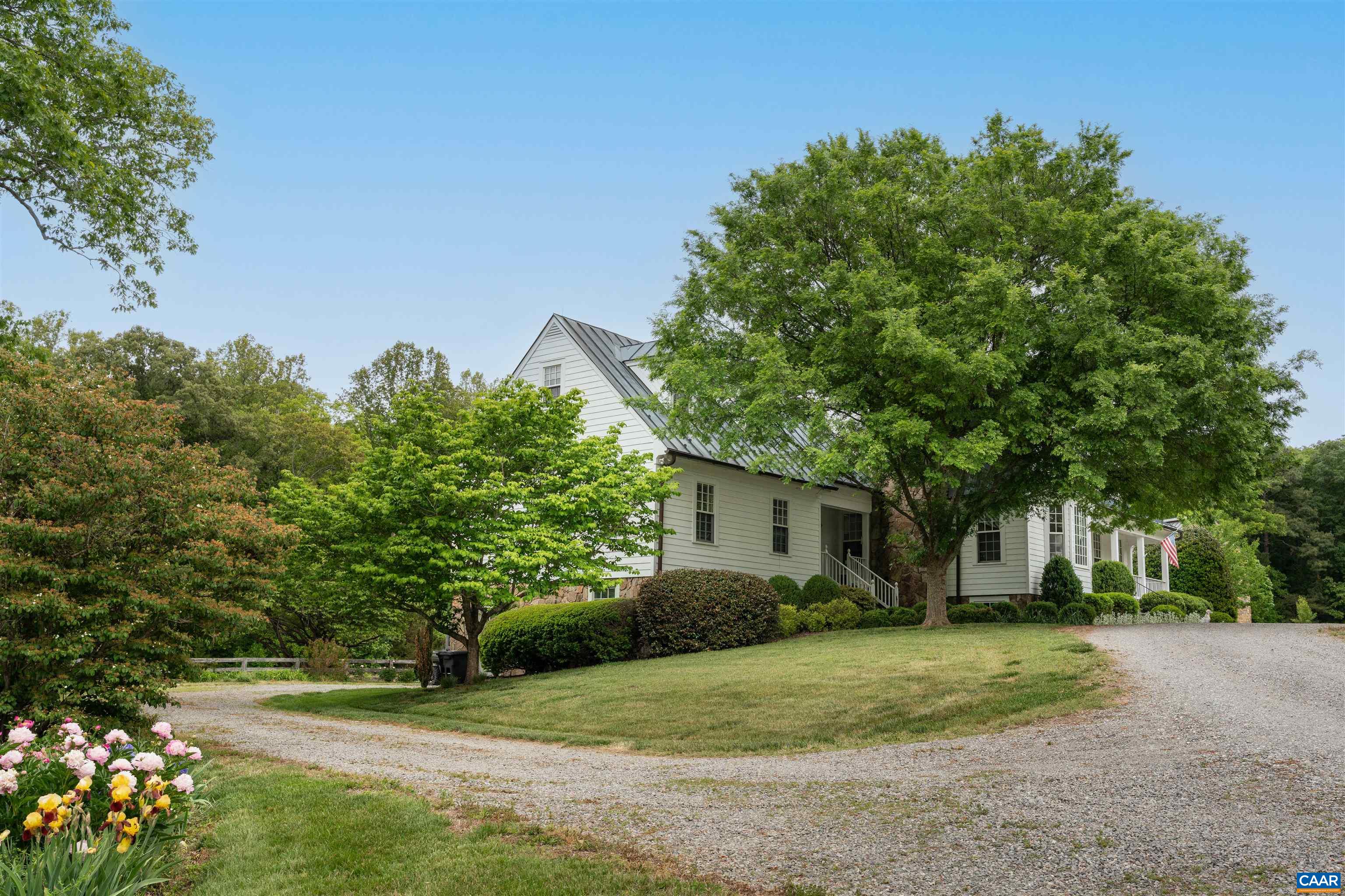 1614 CARRIAGE DR