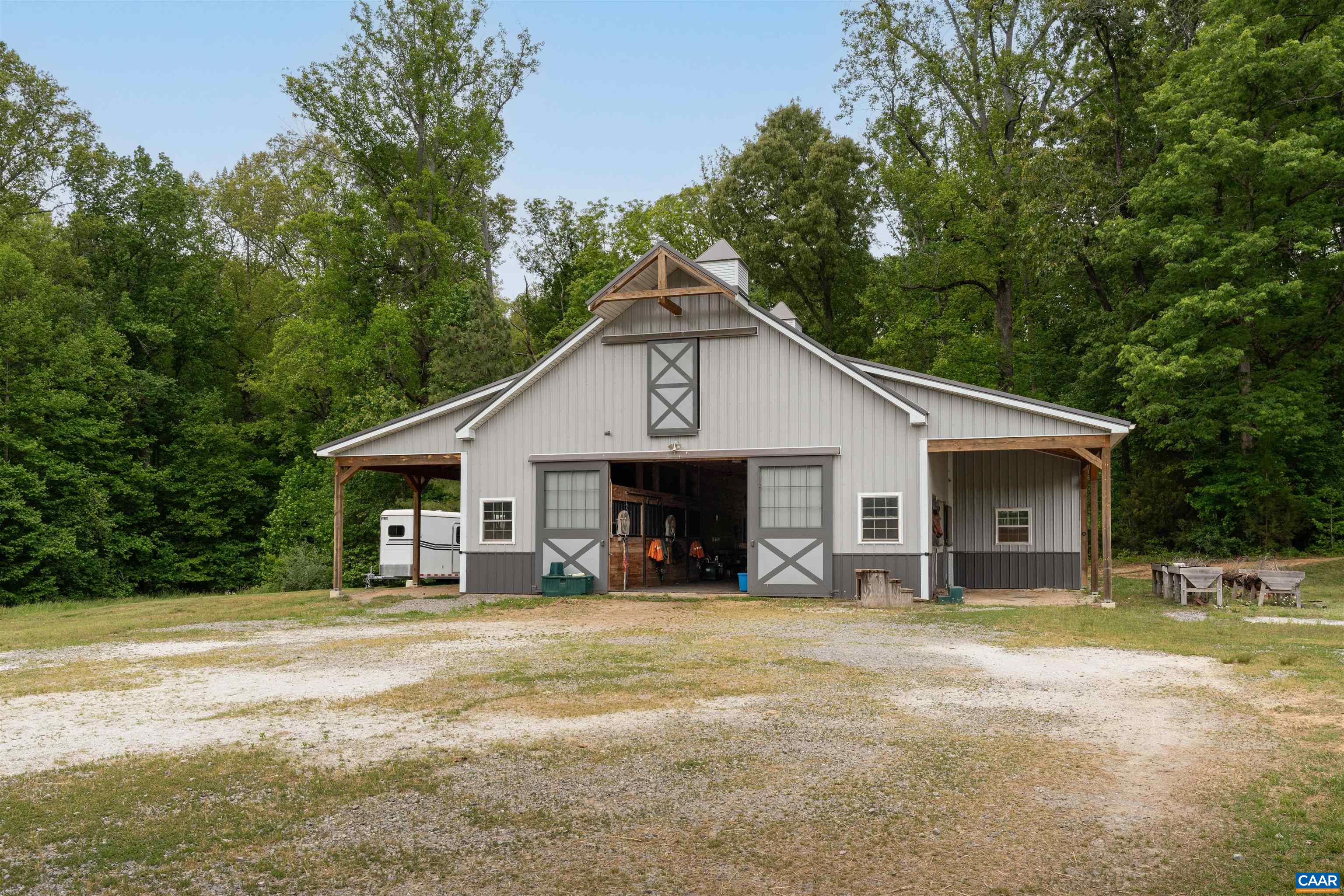 1614 CARRIAGE DR