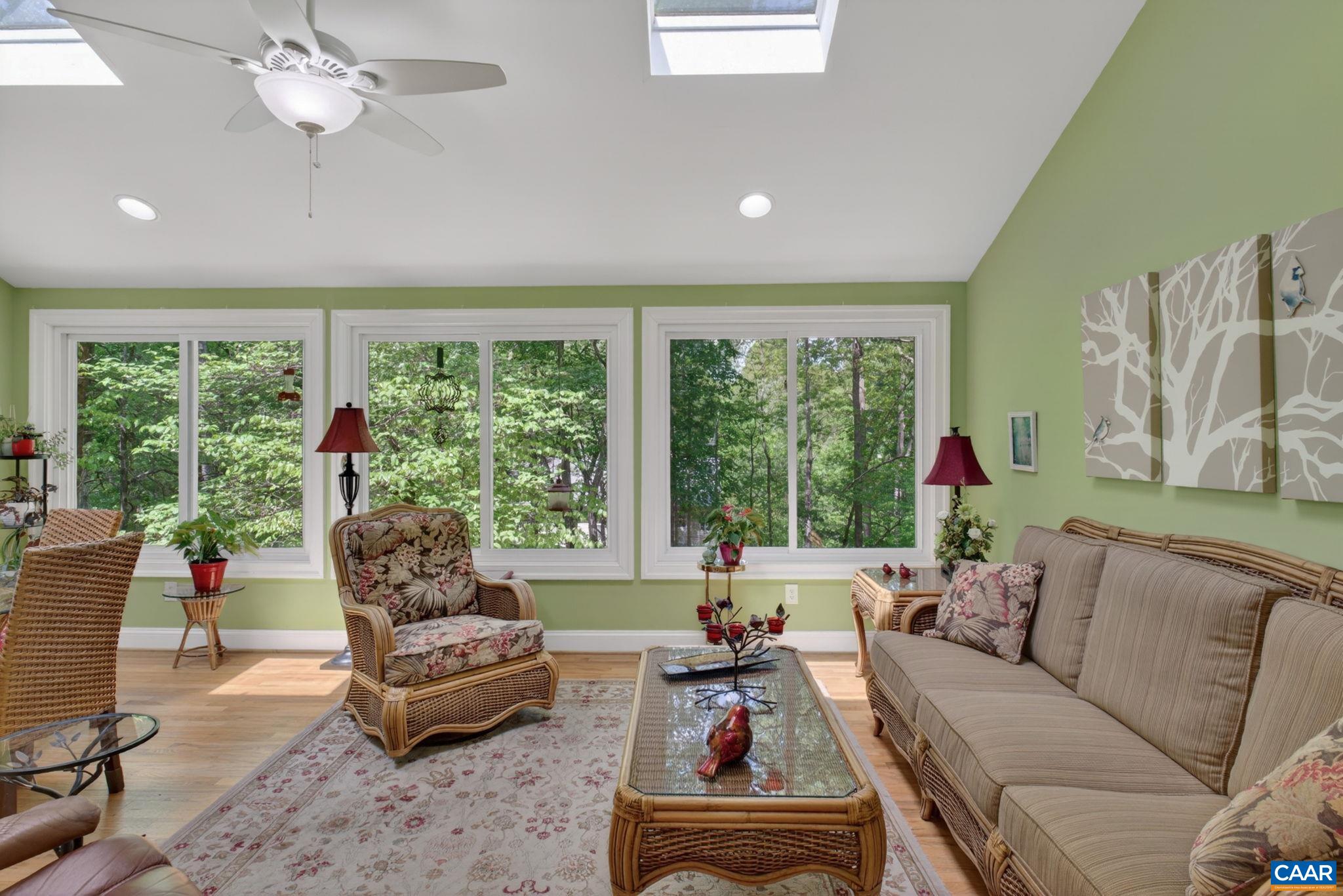 296 JEFFERSON DR