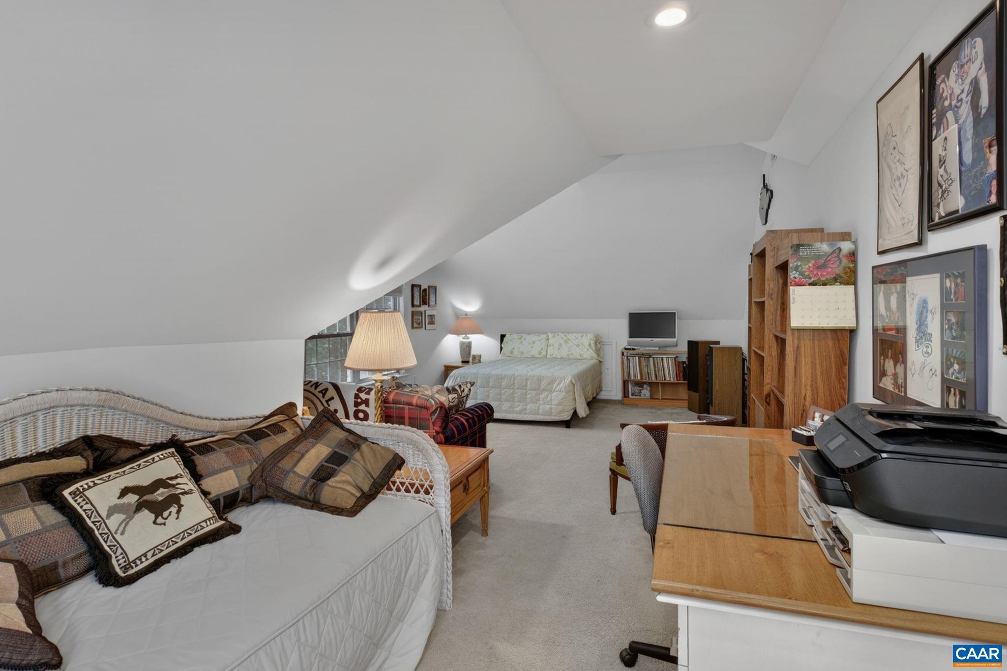 296 JEFFERSON DR