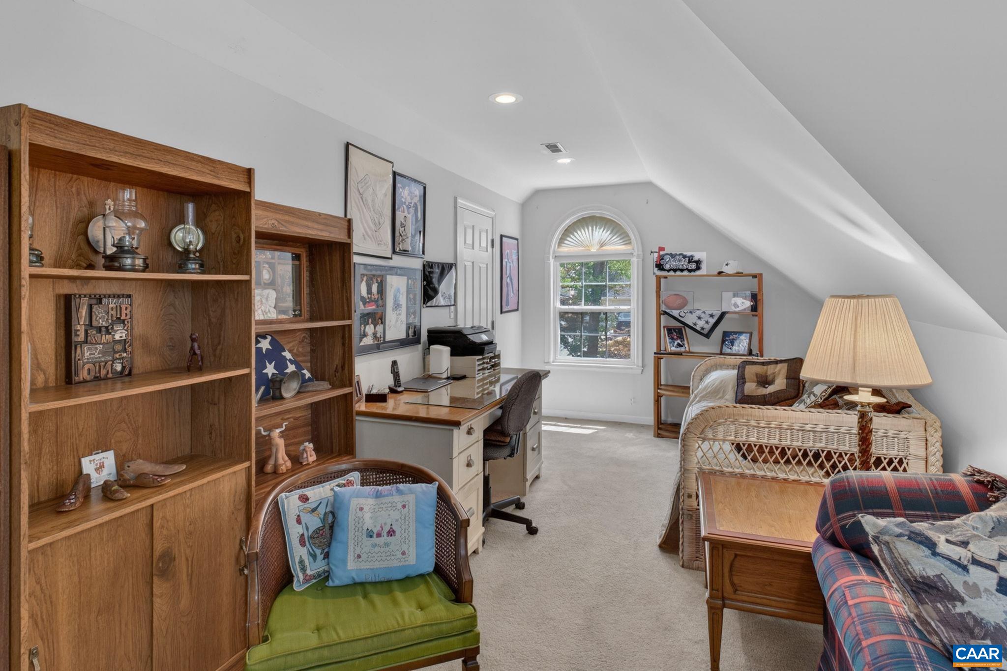 296 JEFFERSON DR