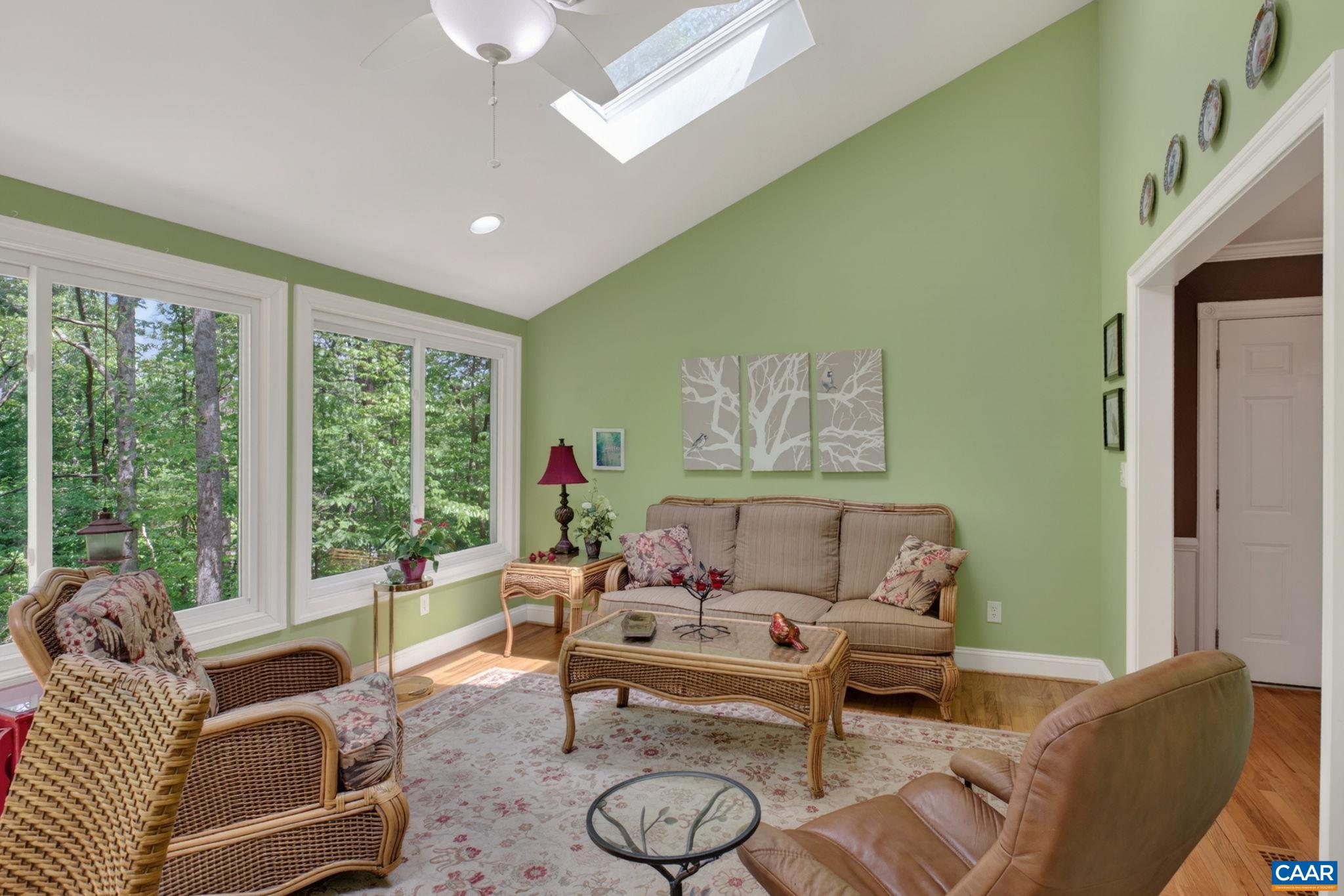 296 JEFFERSON DR