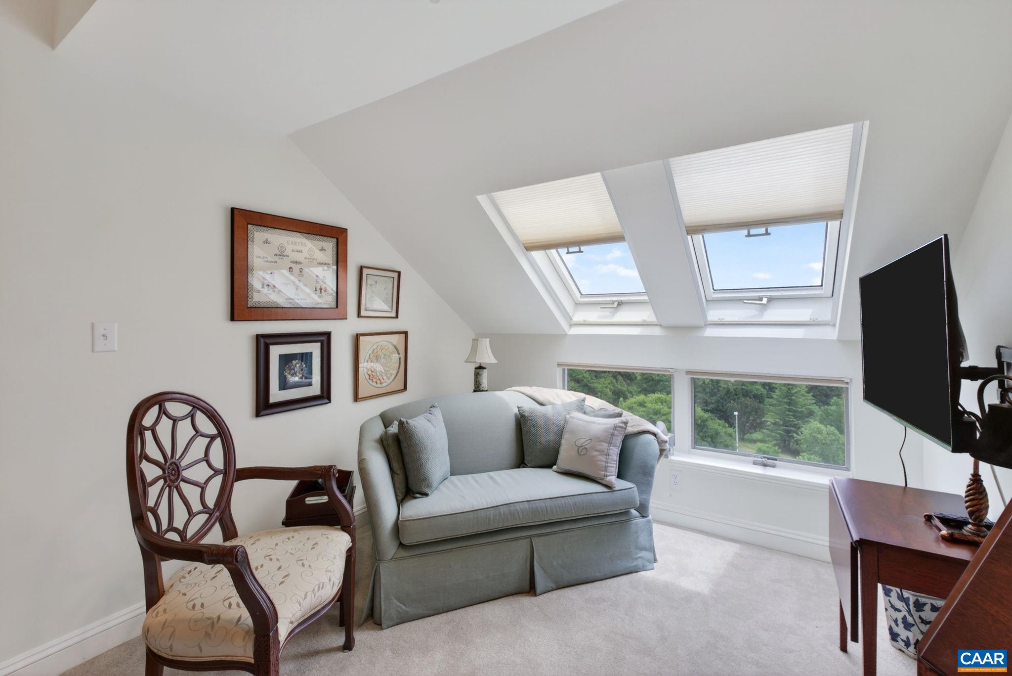 500 CRESTWOOD DR Unit: 1606