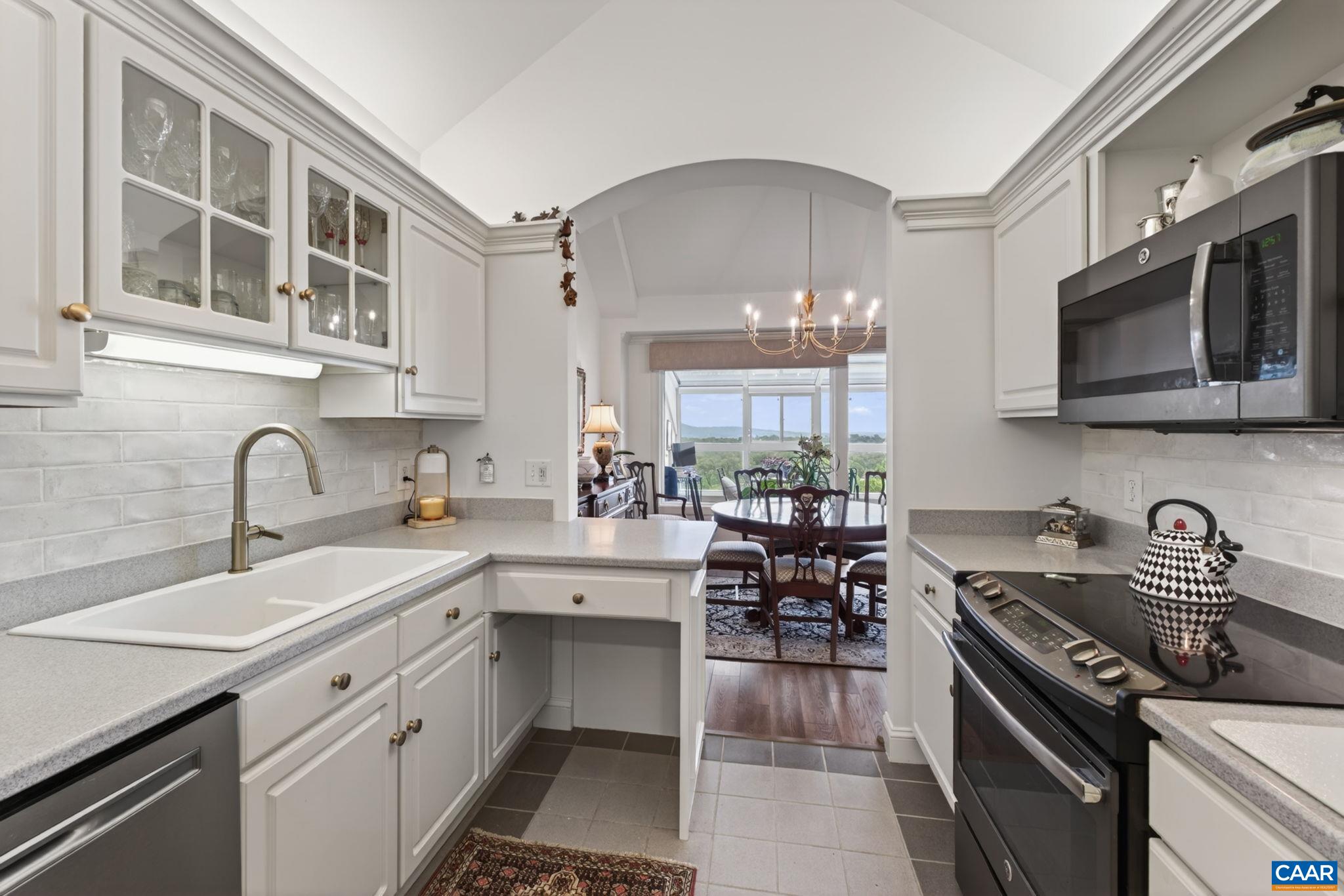500 CRESTWOOD DR Unit: 1606