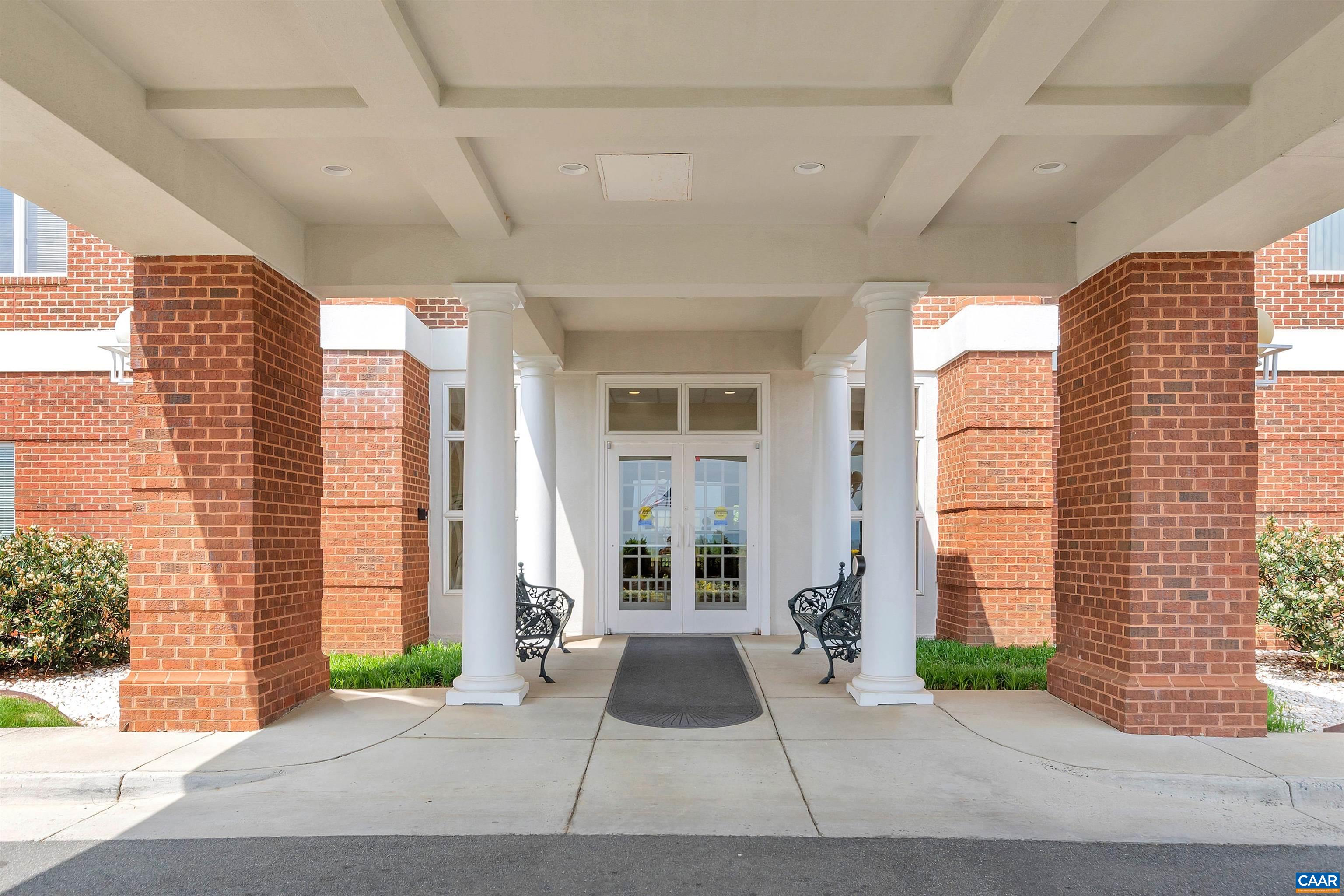 500 CRESTWOOD DR Unit: 1606