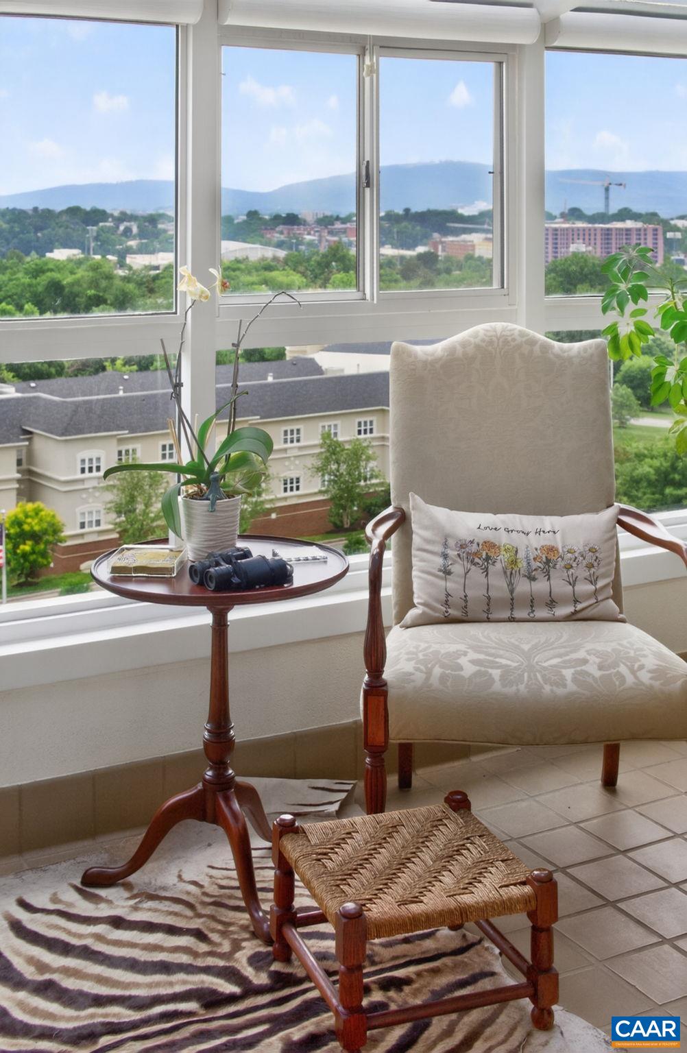 500 CRESTWOOD DR Unit: 1606