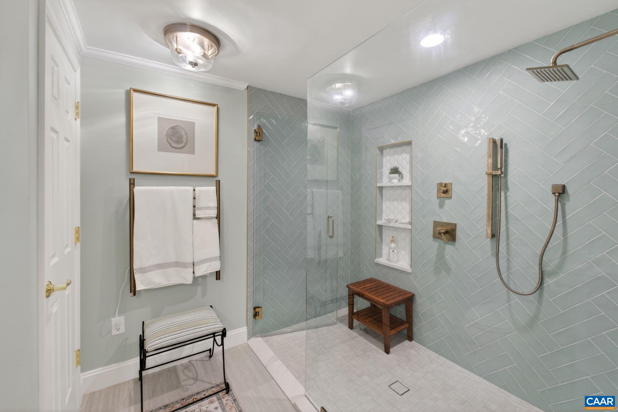500 CRESTWOOD DR Unit: 1606